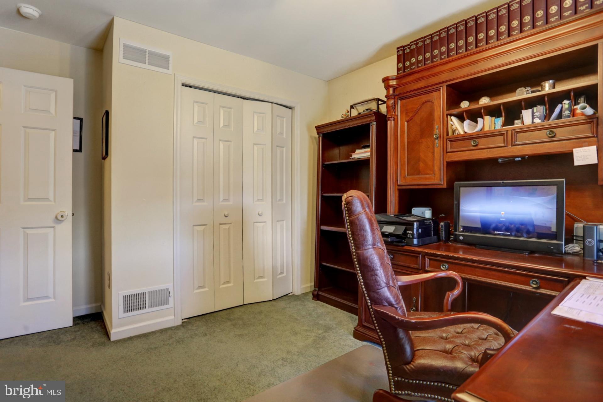 CREEKSIDE MANOR - Residential