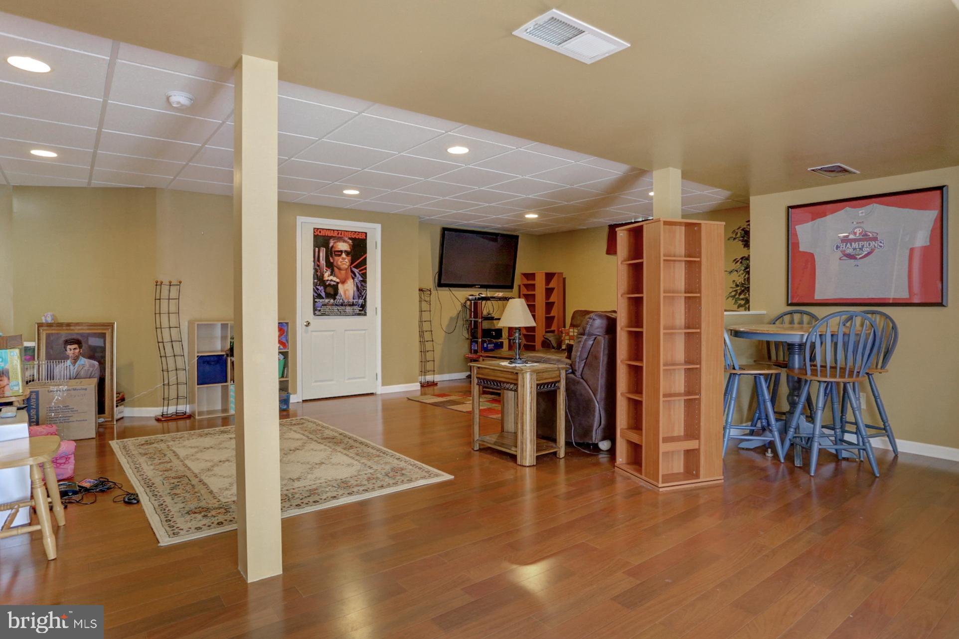 CREEKSIDE MANOR - Residential