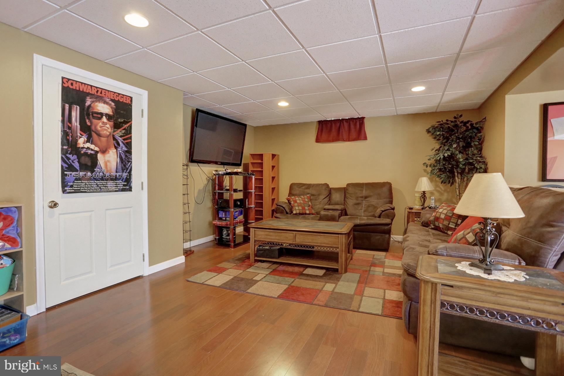 CREEKSIDE MANOR - Residential