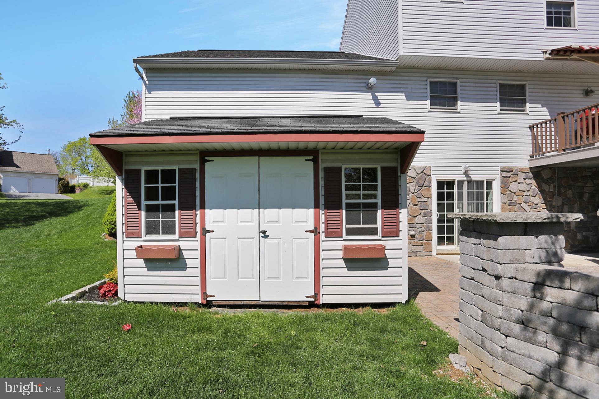 CREEKSIDE MANOR - Residential