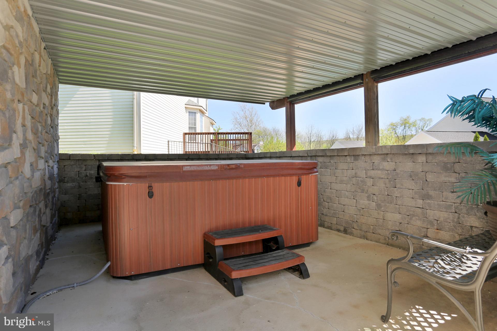 CREEKSIDE MANOR - Residential