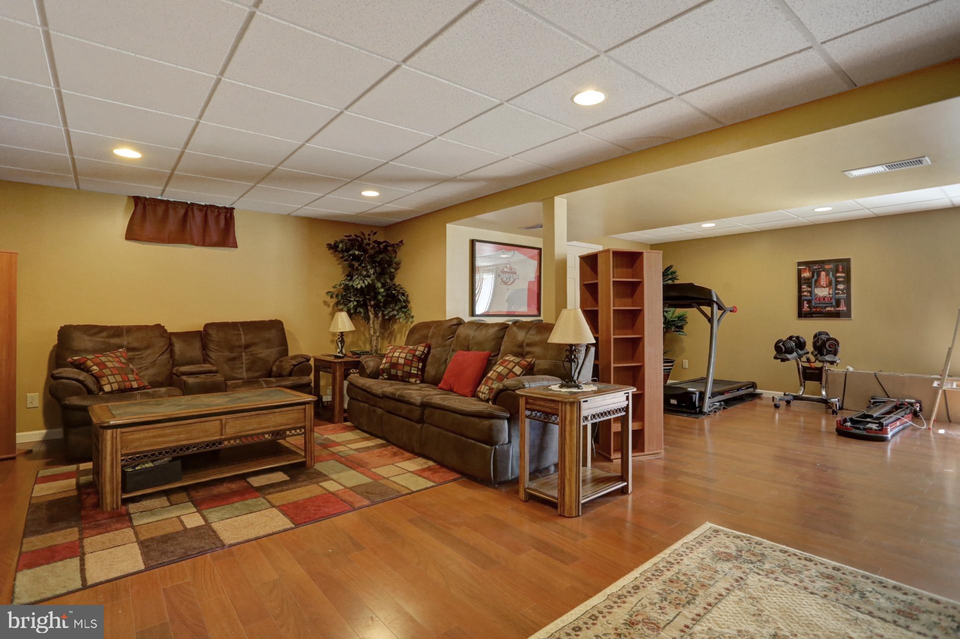 CREEKSIDE MANOR - Residential