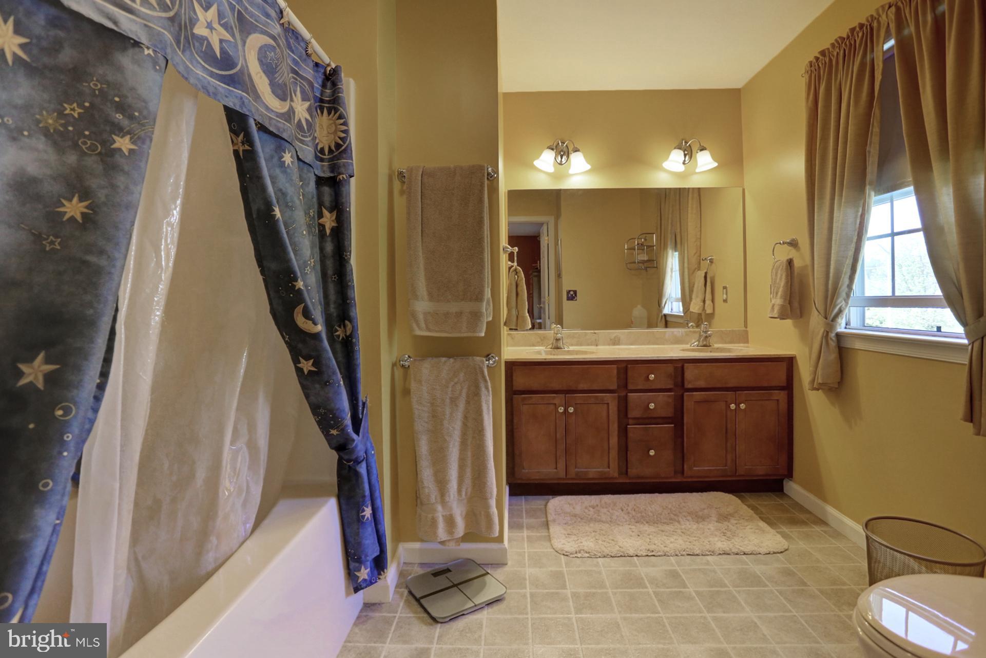 CREEKSIDE MANOR - Residential