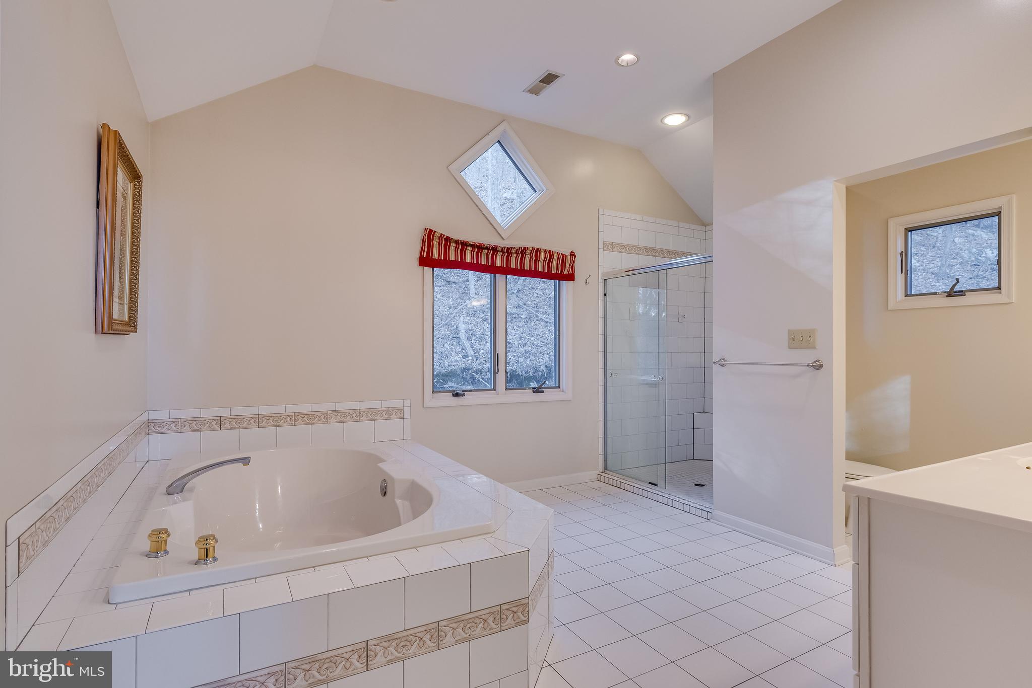 COOLFONT MOUNTAINSIDE - Residential