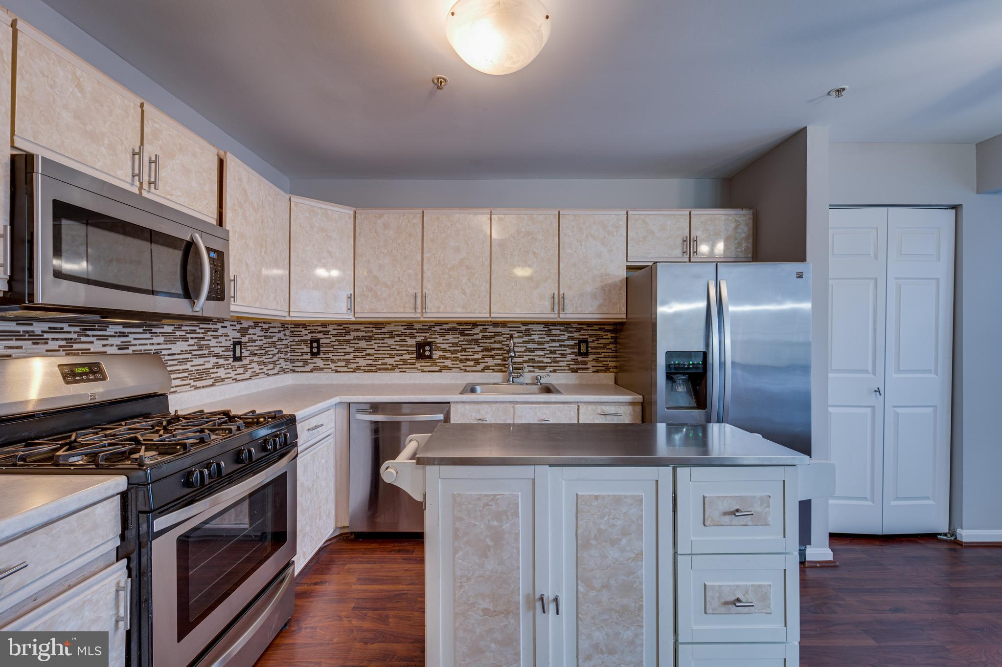 FOX CHASE - Residential