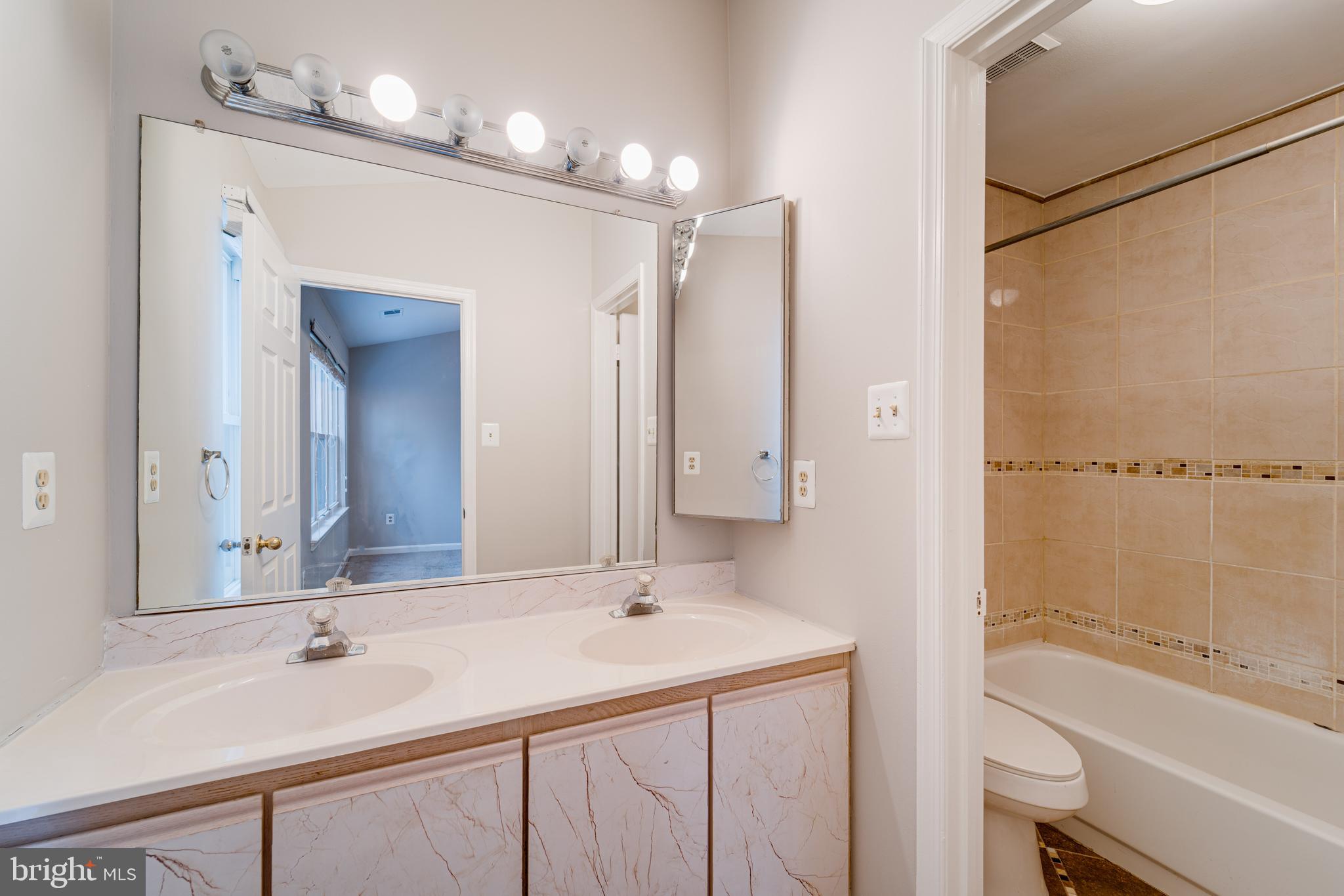 FOX CHASE - Residential