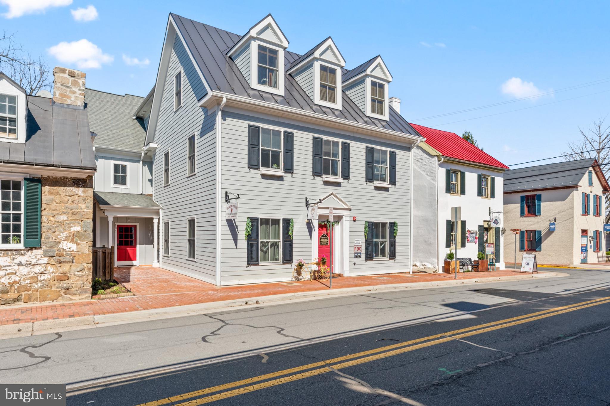 104 LOUDOUN STREET SW
