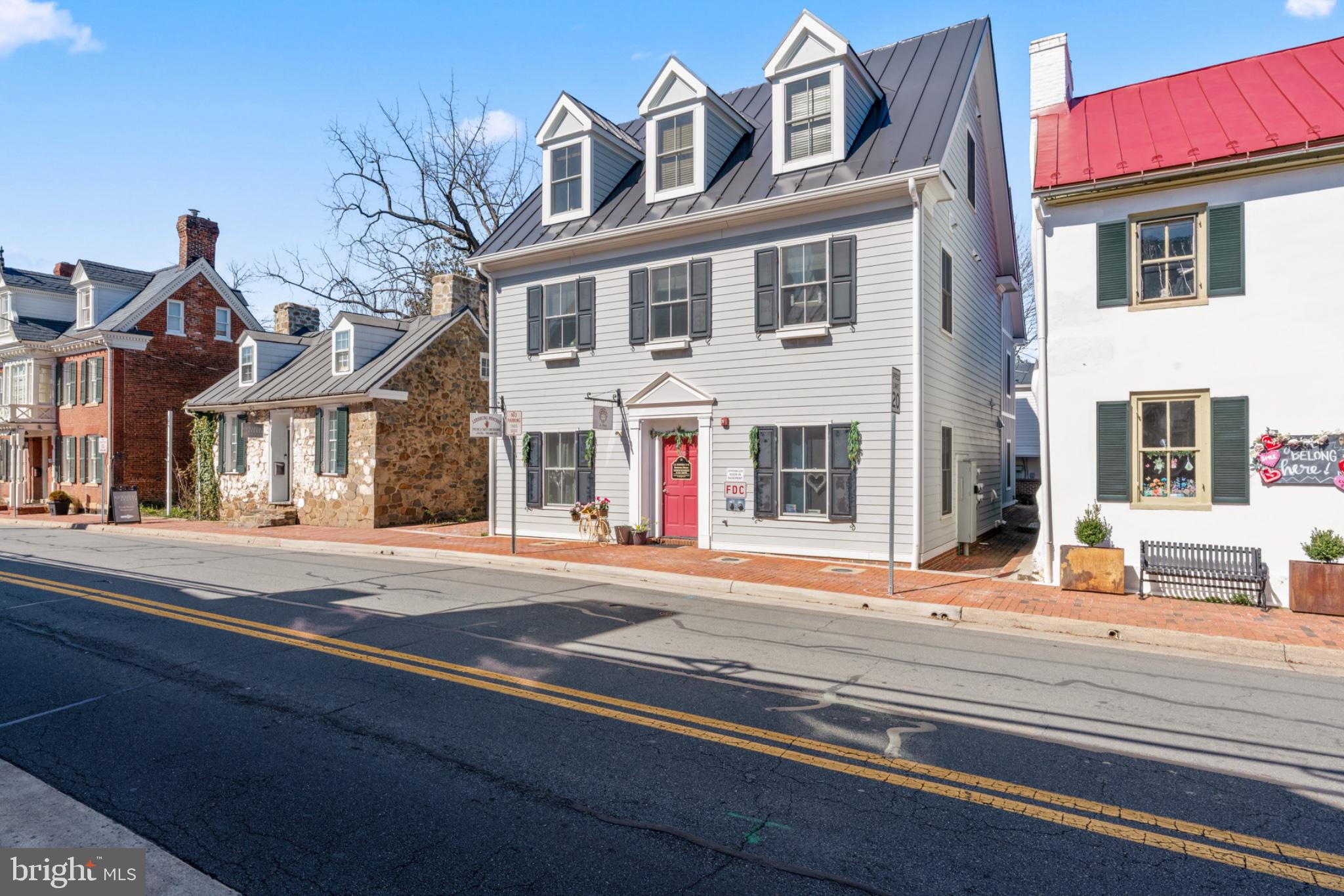 104 LOUDOUN STREET SW