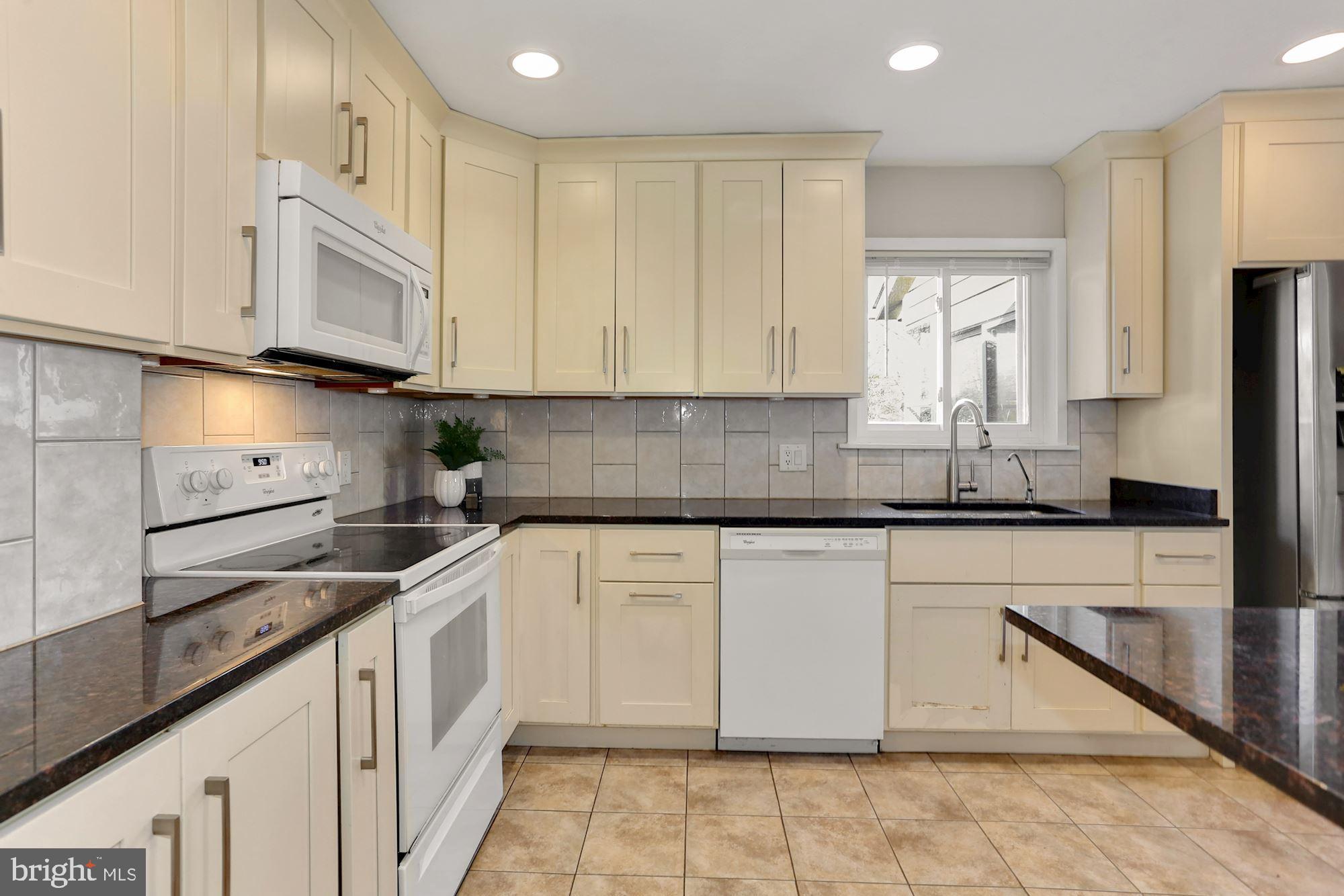 SOUTHAMPTON - Residential Lease