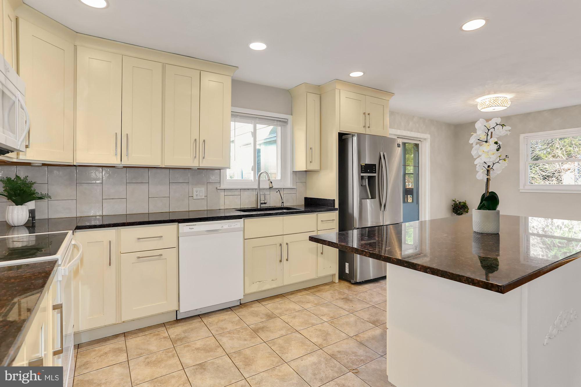 SOUTHAMPTON - Residential Lease