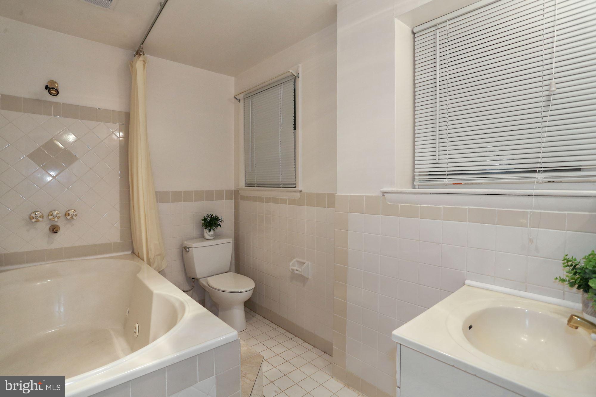 SOUTHAMPTON - Residential Lease