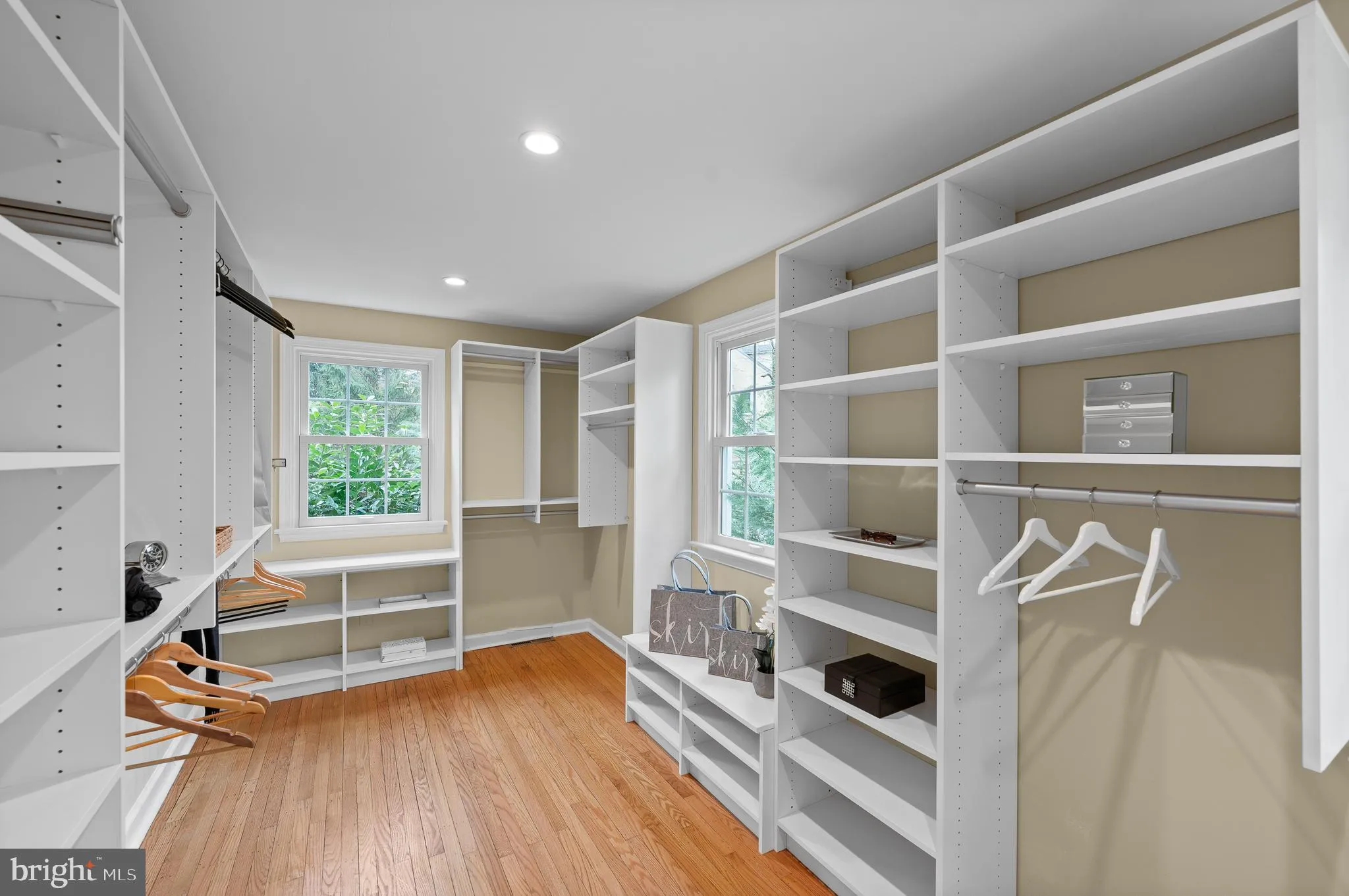 Villanova, Pennsylvania 19085, United States, 4 Bedrooms Bedrooms, ,3 BathroomsBathrooms,Residential,Pending,4569