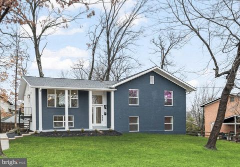 Photo of 8321 Raymond Ln, POTOMAC, MD 20854 (MLS # MDMC2165962)