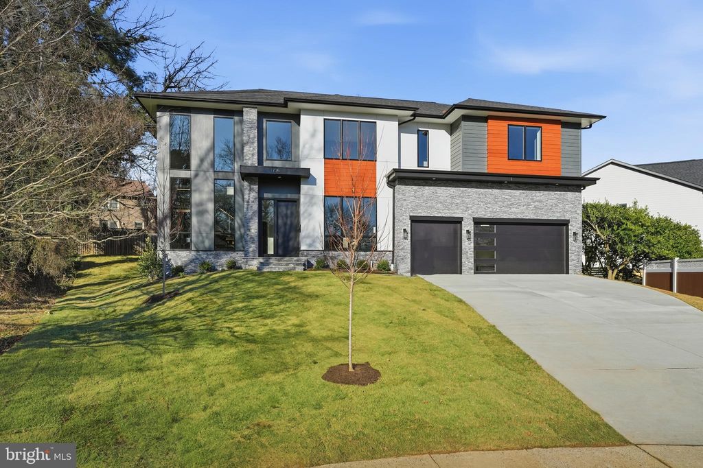 Photo of 1715 Maxwell Court, MCLEAN, VA 22101 (MLS # VAFX2285900)