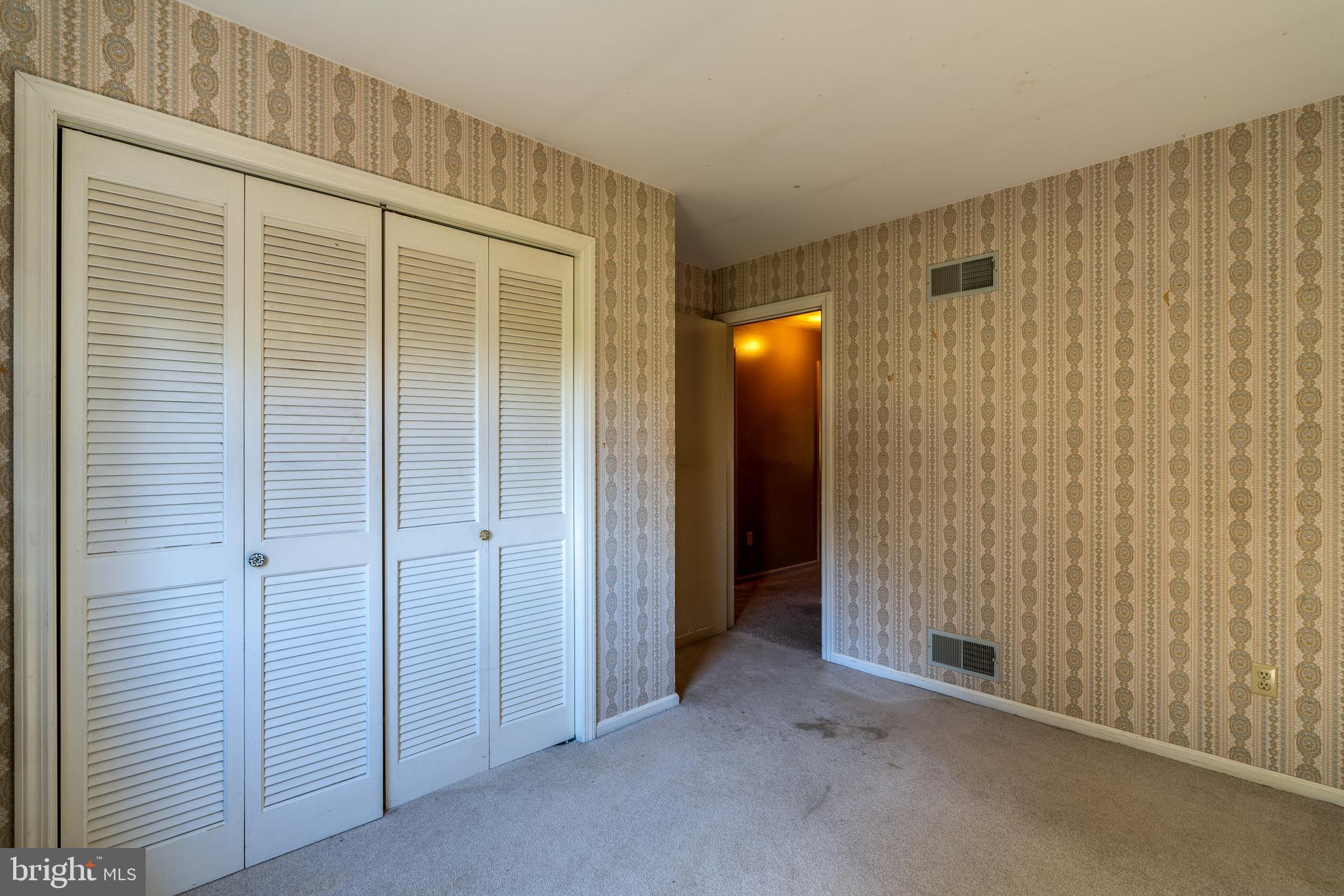 MOUNT JOY - Residential