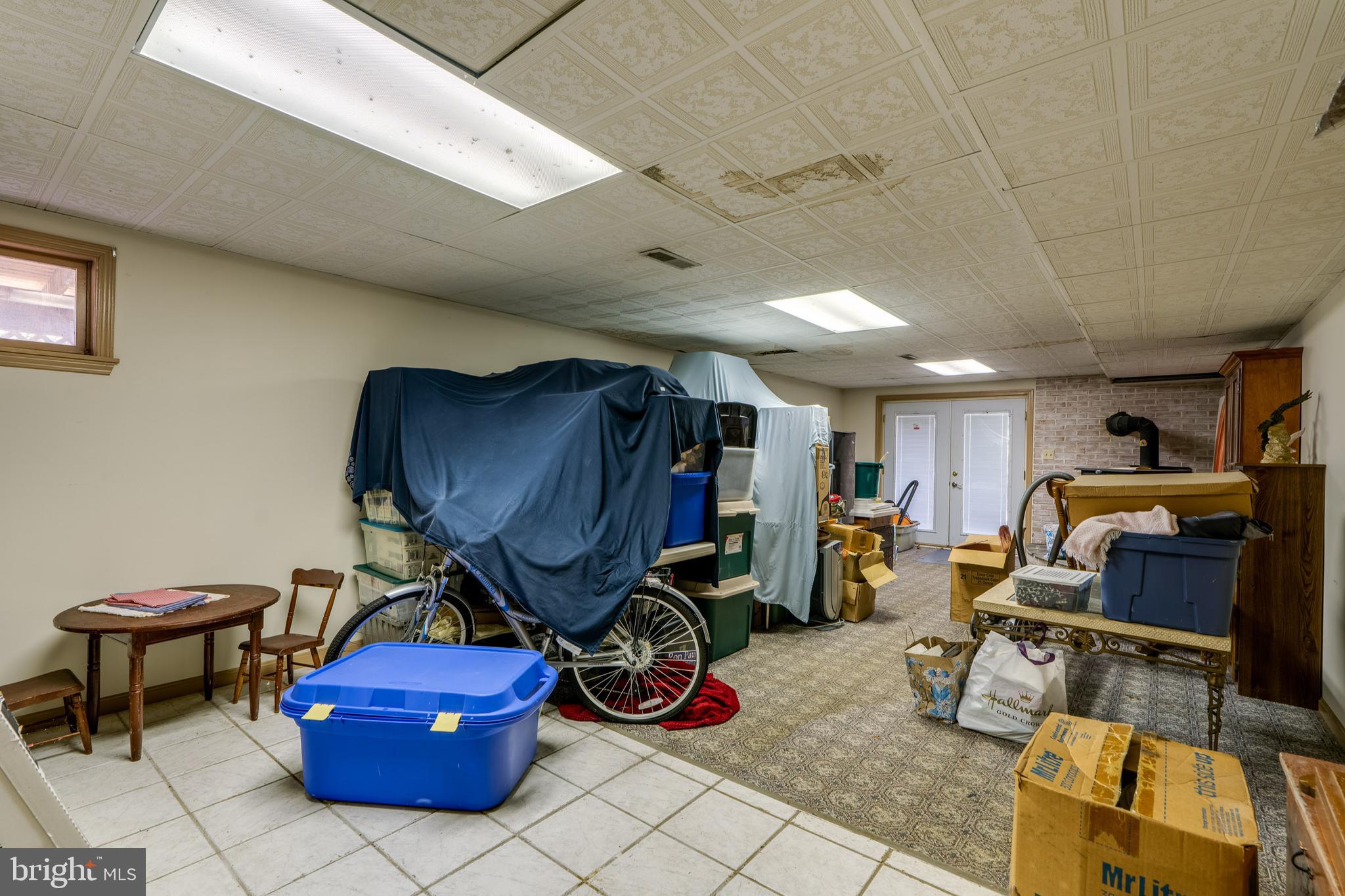 MOUNT JOY - Residential