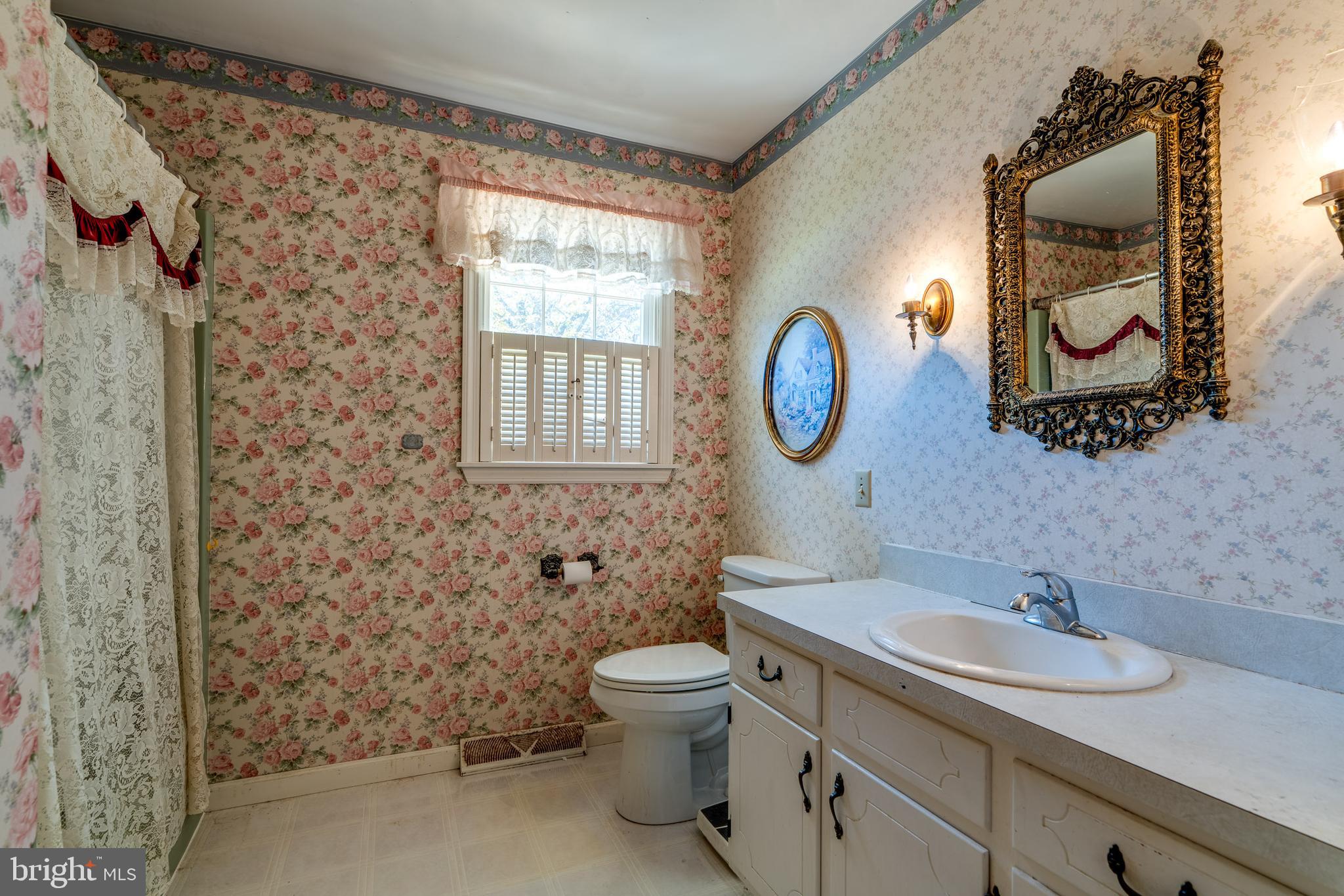 MOUNT JOY - Residential