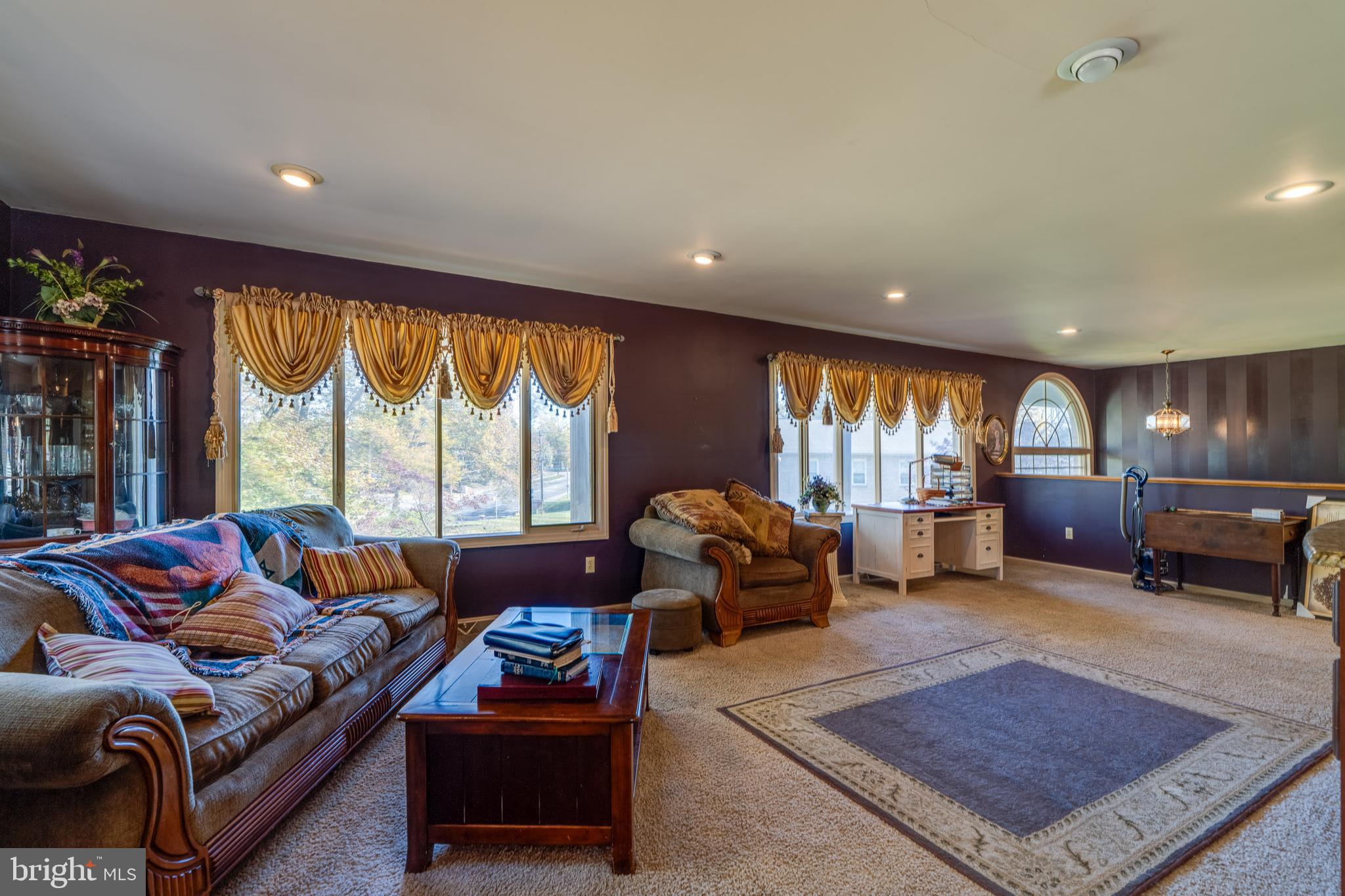 MOUNT JOY - Residential