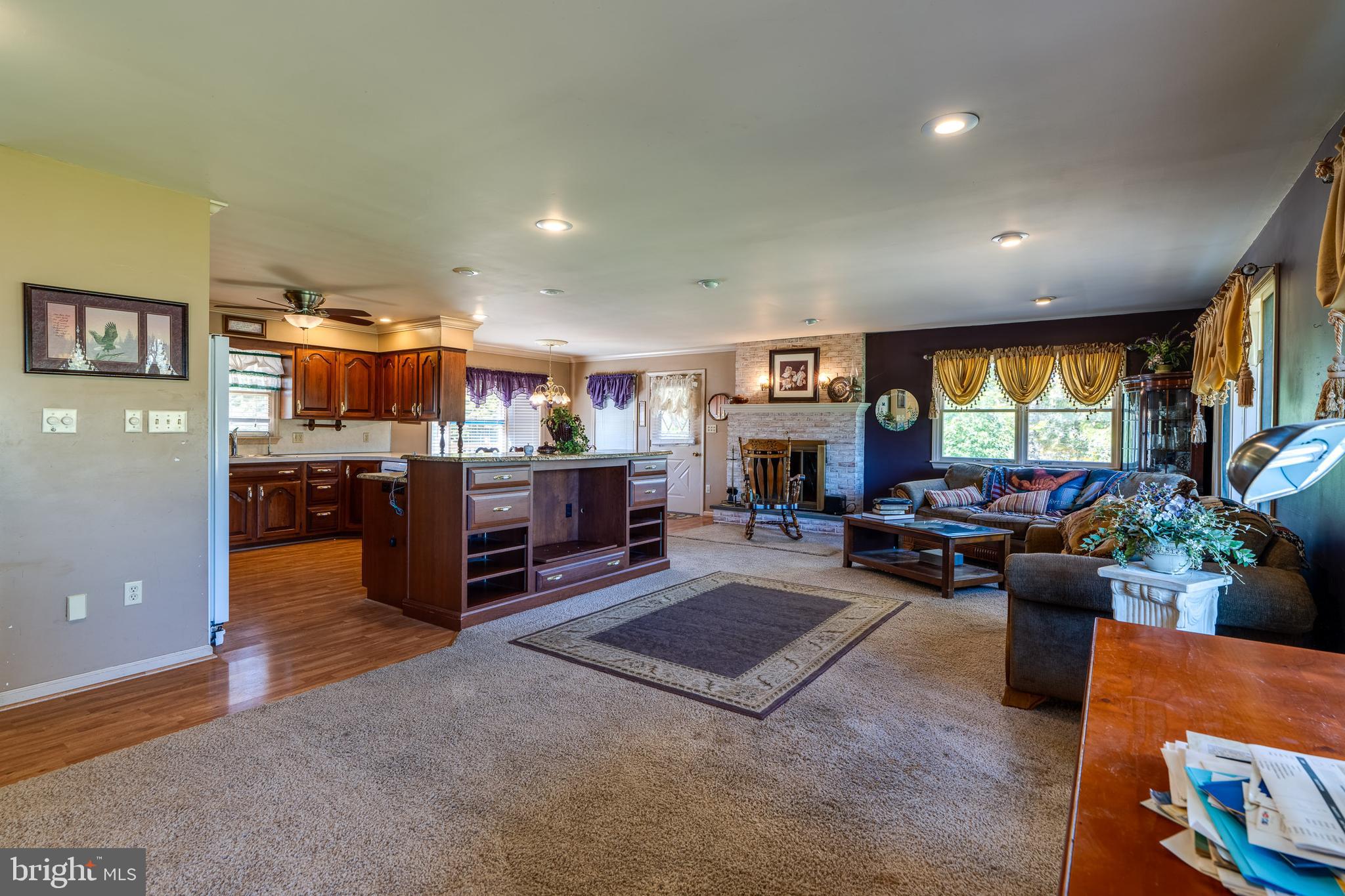 MOUNT JOY - Residential