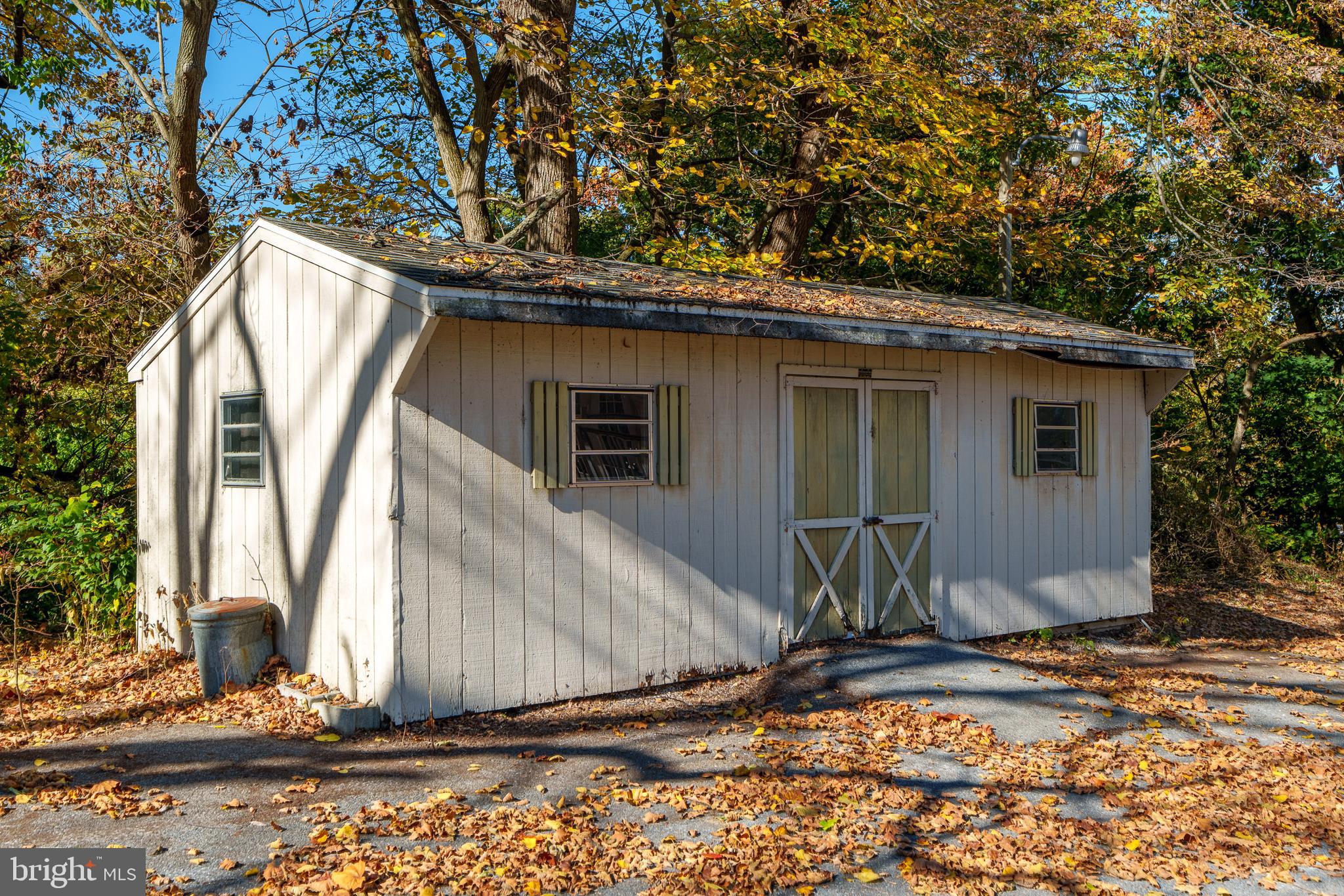 MOUNT JOY - Residential