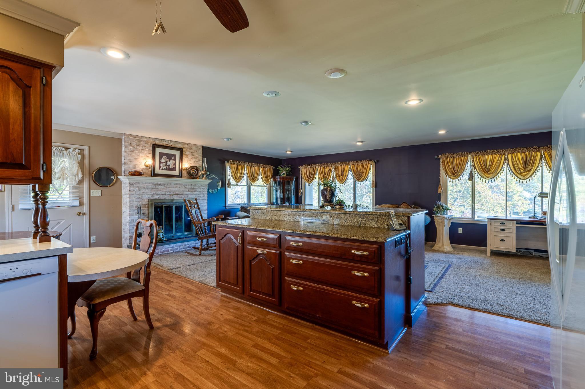 MOUNT JOY - Residential