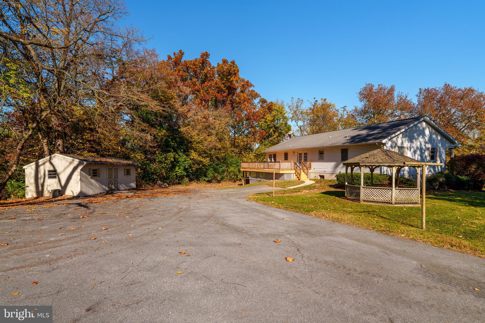 MOUNT JOY - Residential