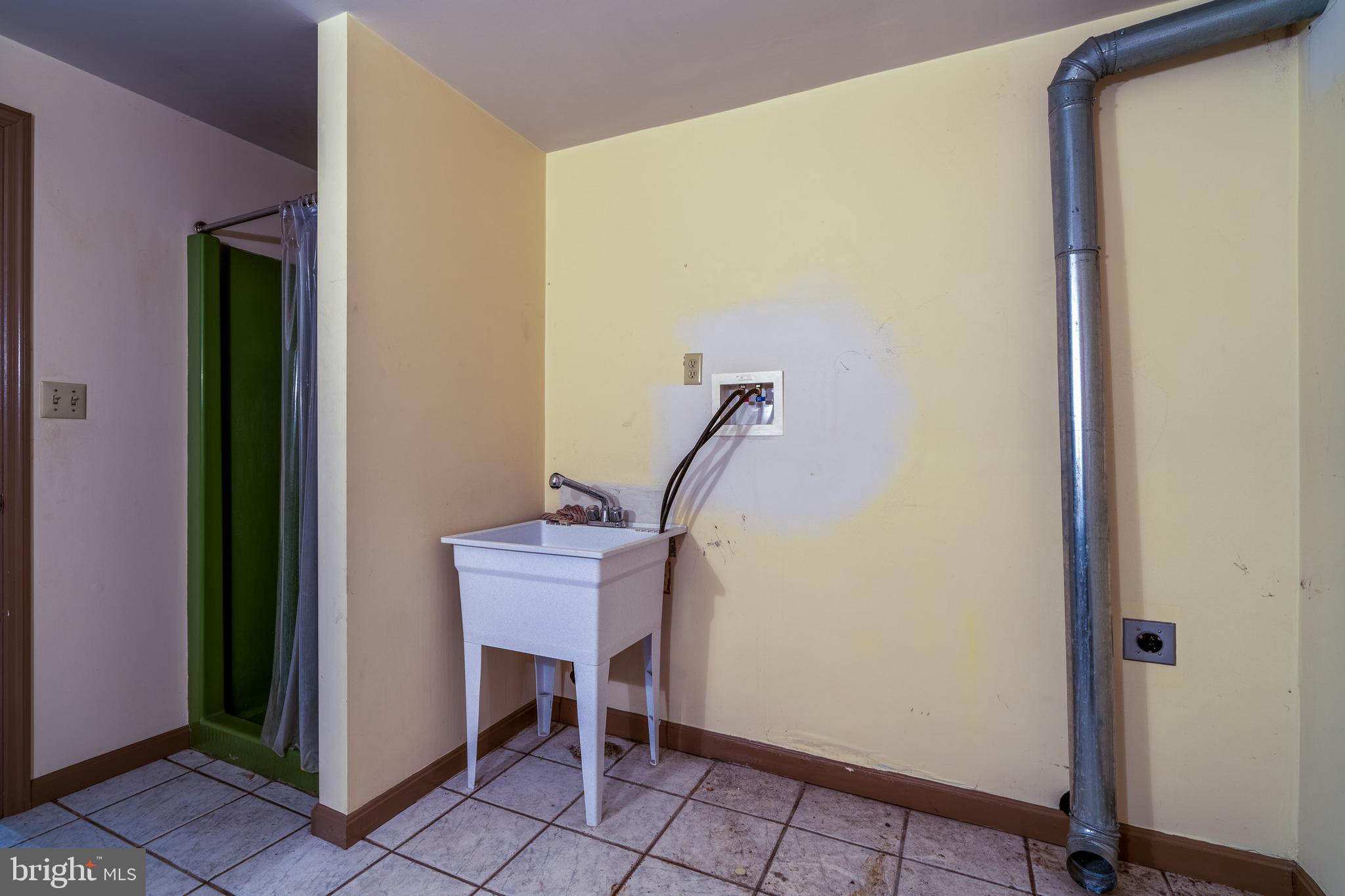 MOUNT JOY - Residential