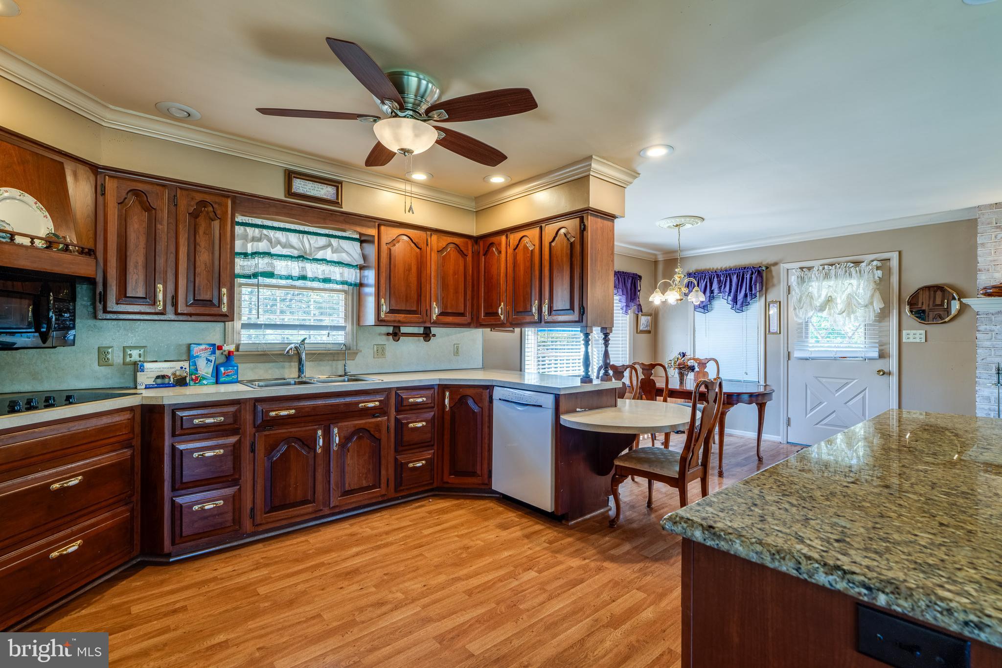 MOUNT JOY - Residential