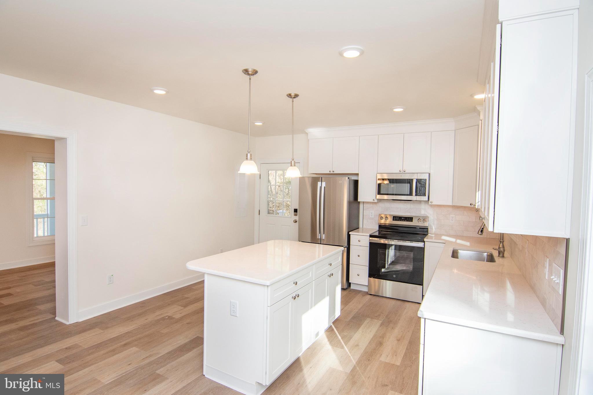 CAPTAIN'S COVE - Residential