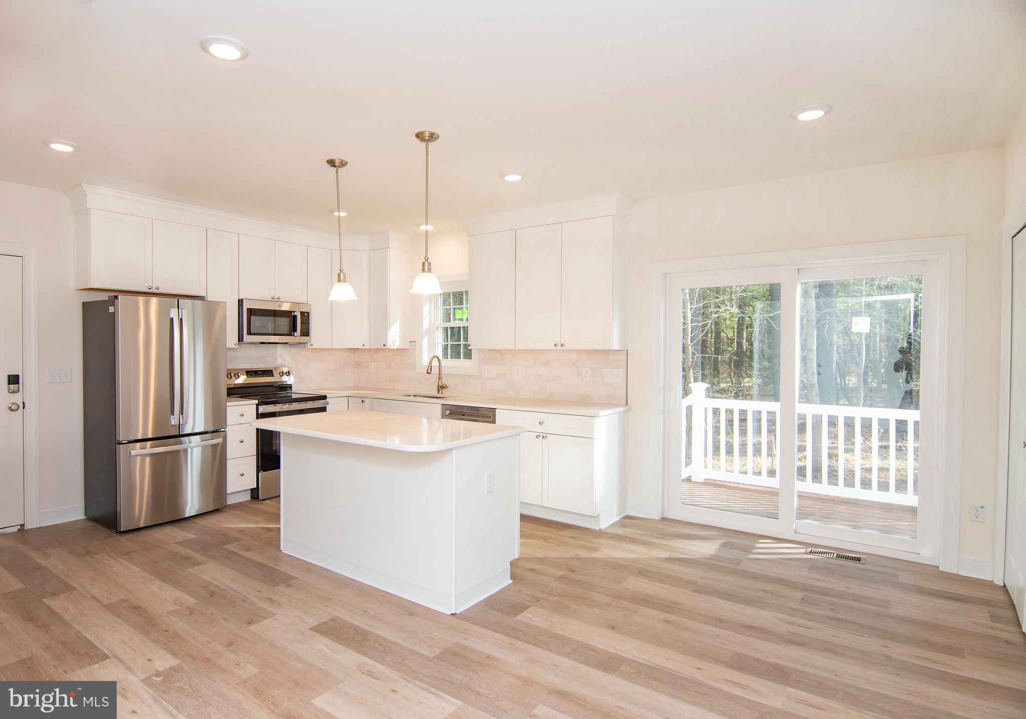 CAPTAIN'S COVE - Residential