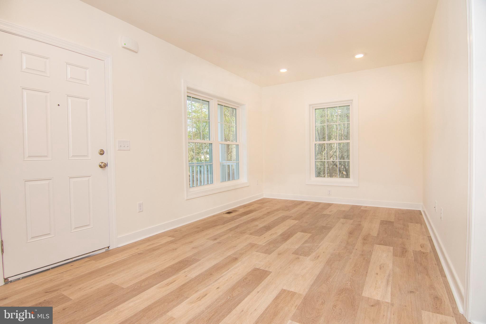 CAPTAIN'S COVE - Residential