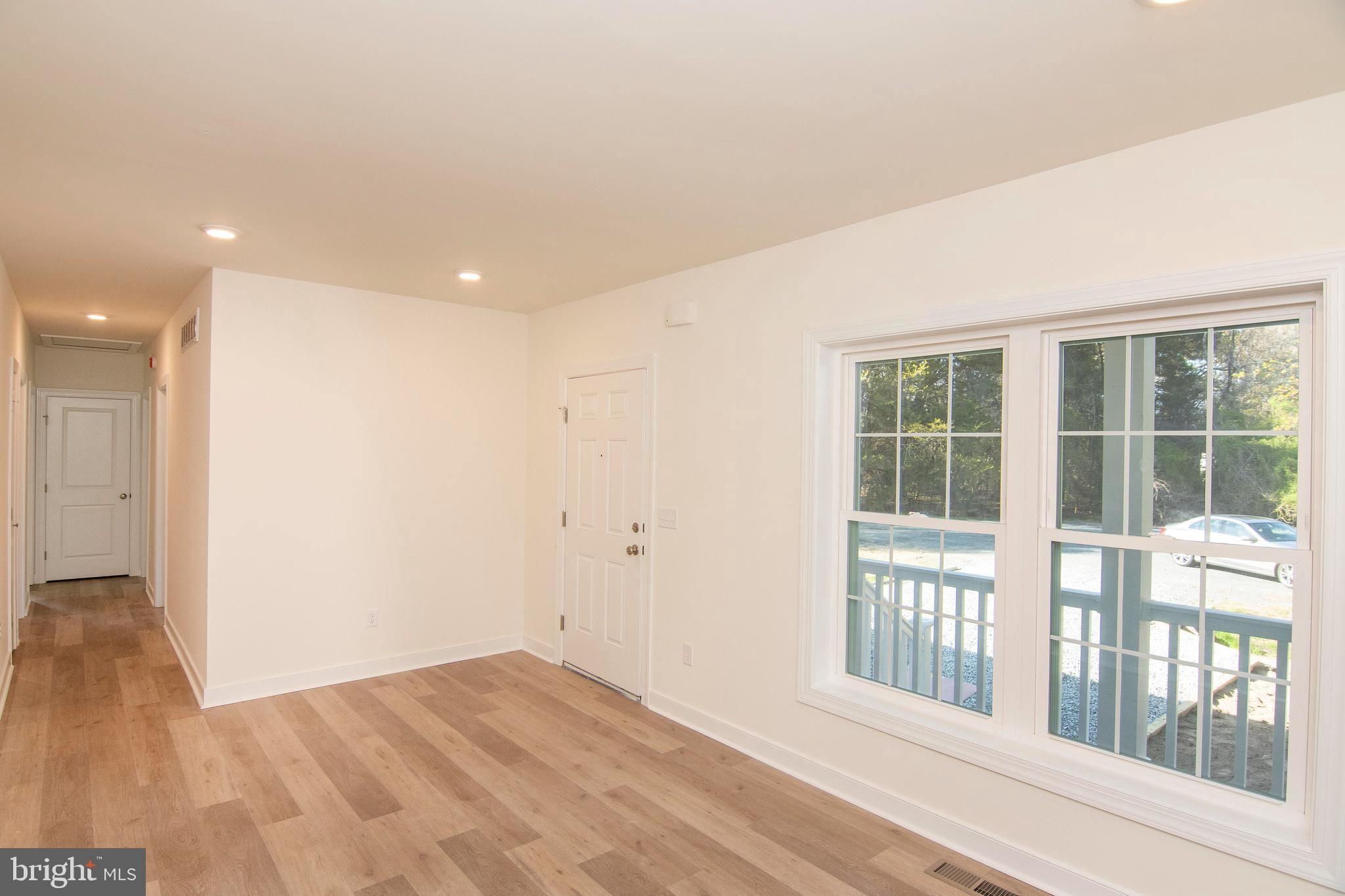 CAPTAIN'S COVE - Residential