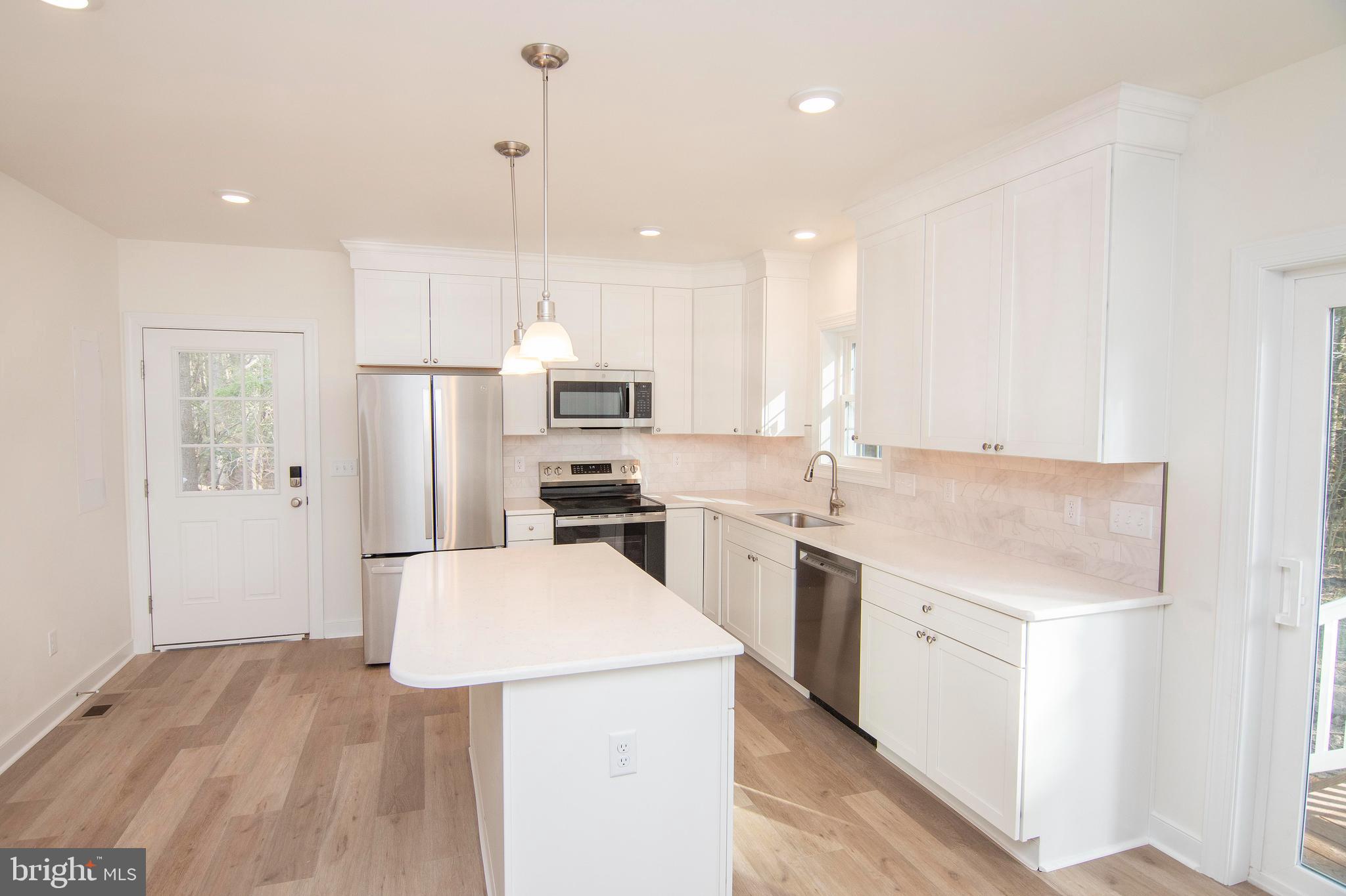 CAPTAIN'S COVE - Residential