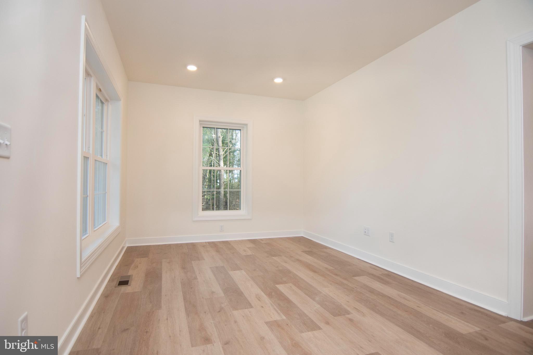 CAPTAIN'S COVE - Residential