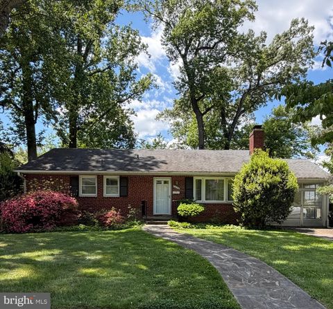 Photo of 7429 Westwood Park Lane, FALLS CHURCH, VA 22046 (MLS # VAFX2310140)
