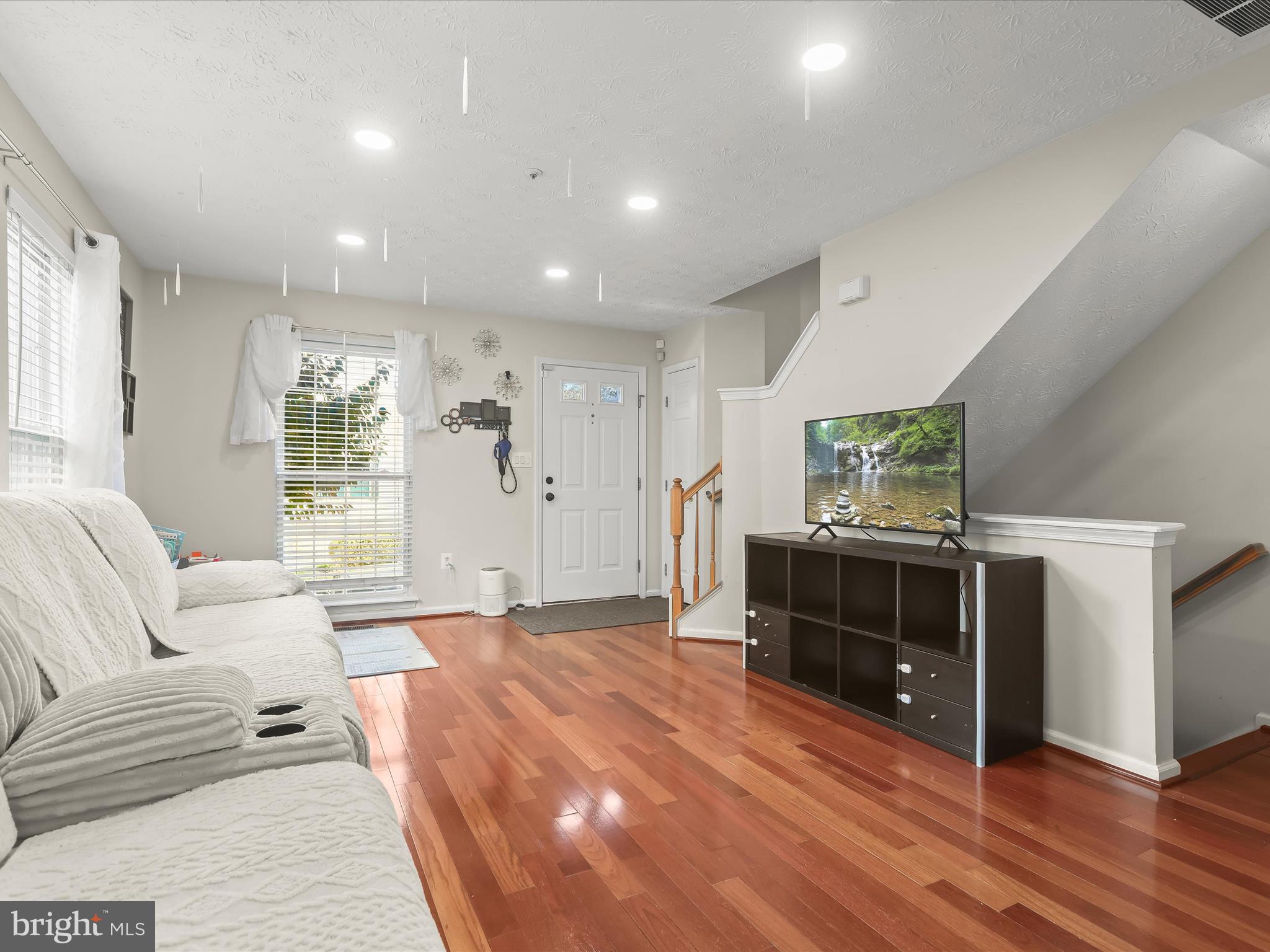 RUSSETT - Residential