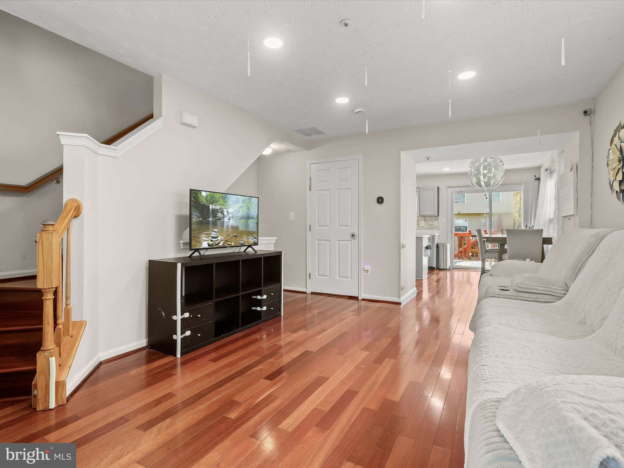 RUSSETT - Residential