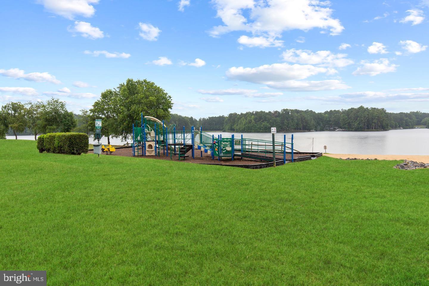 LAKE CAROLINE - Residential