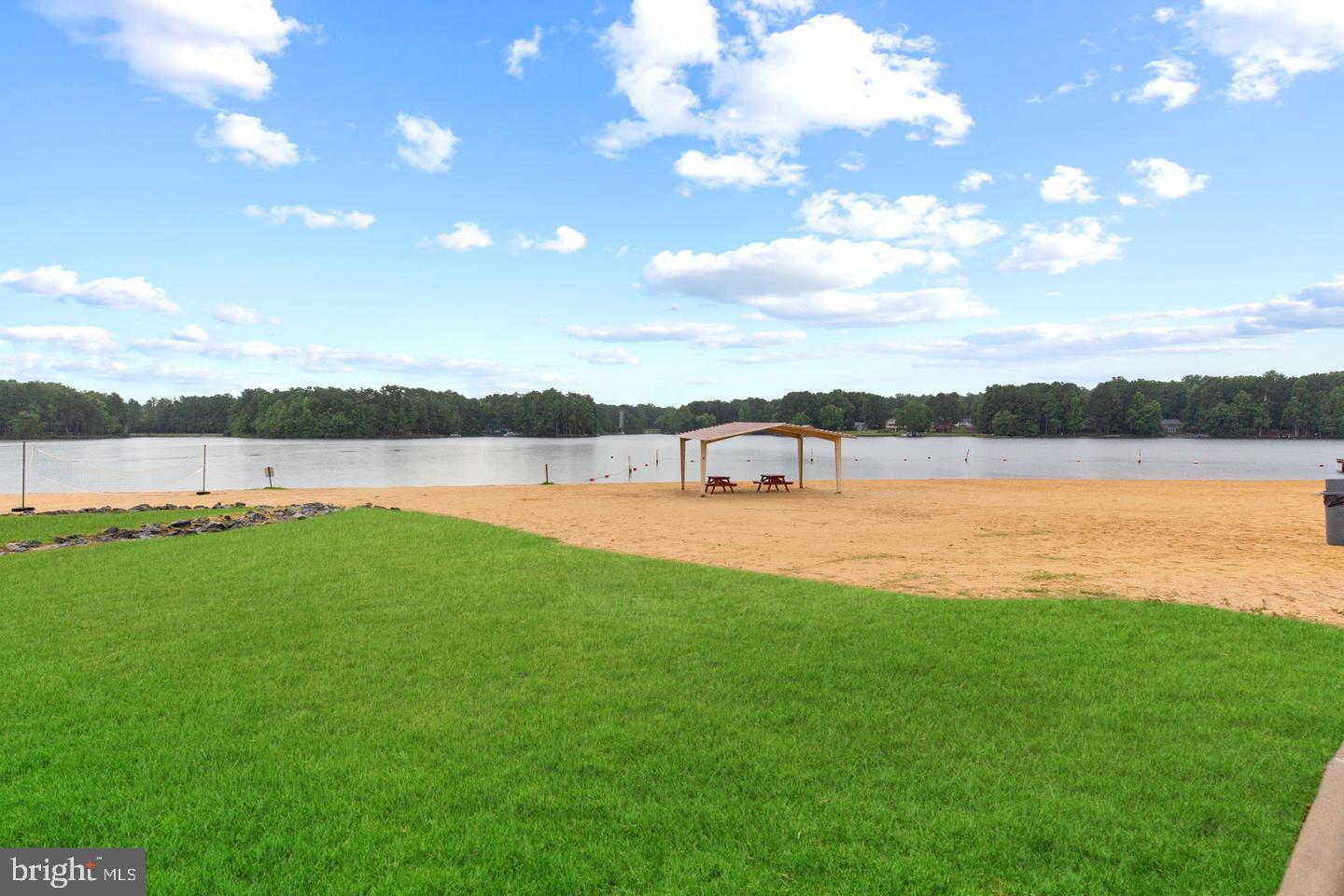 LAKE CAROLINE - Residential