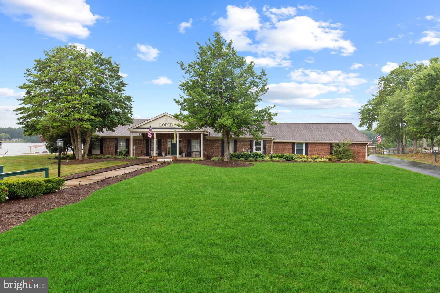 LAKE CAROLINE - Residential