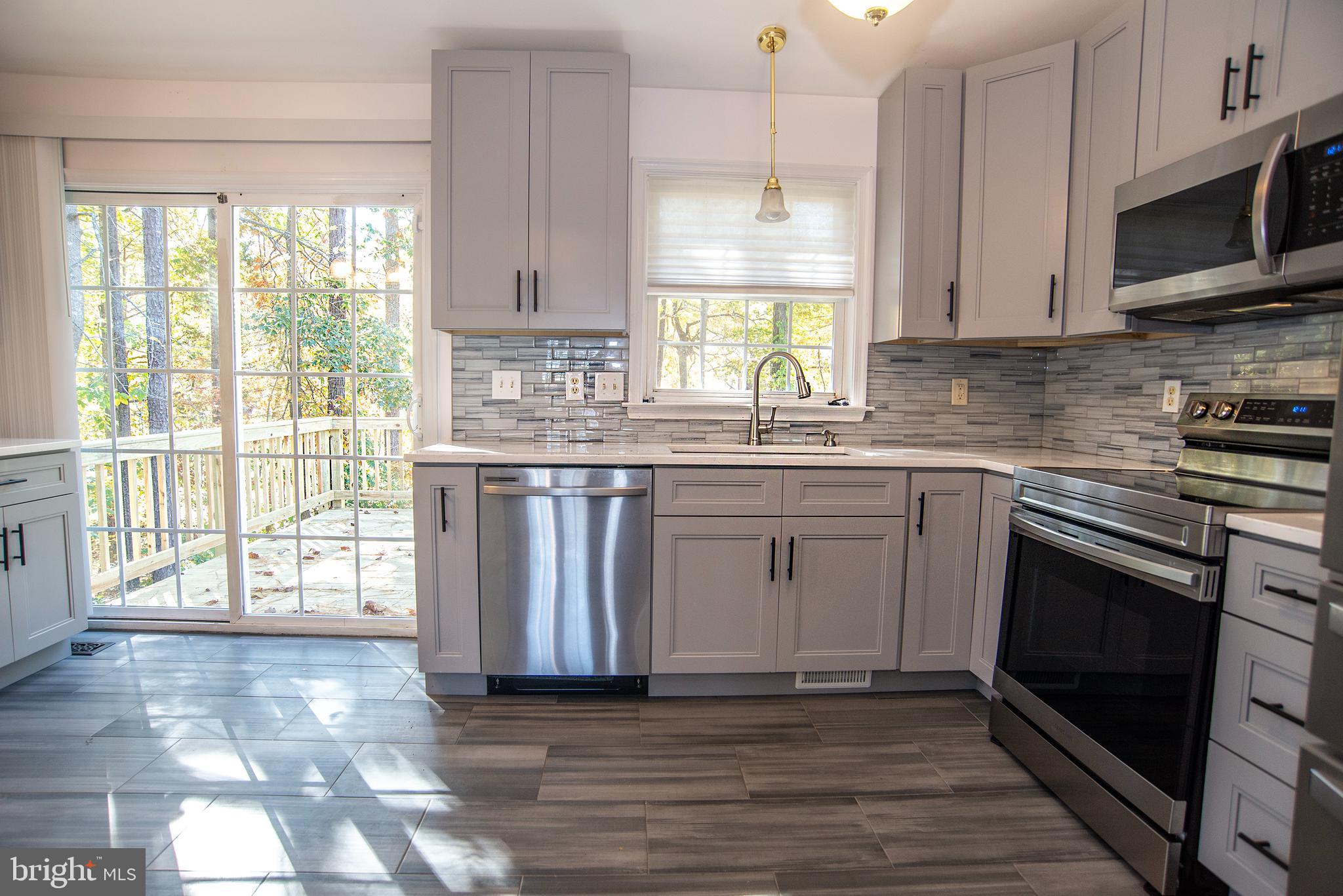 LAKE CAROLINE - Residential