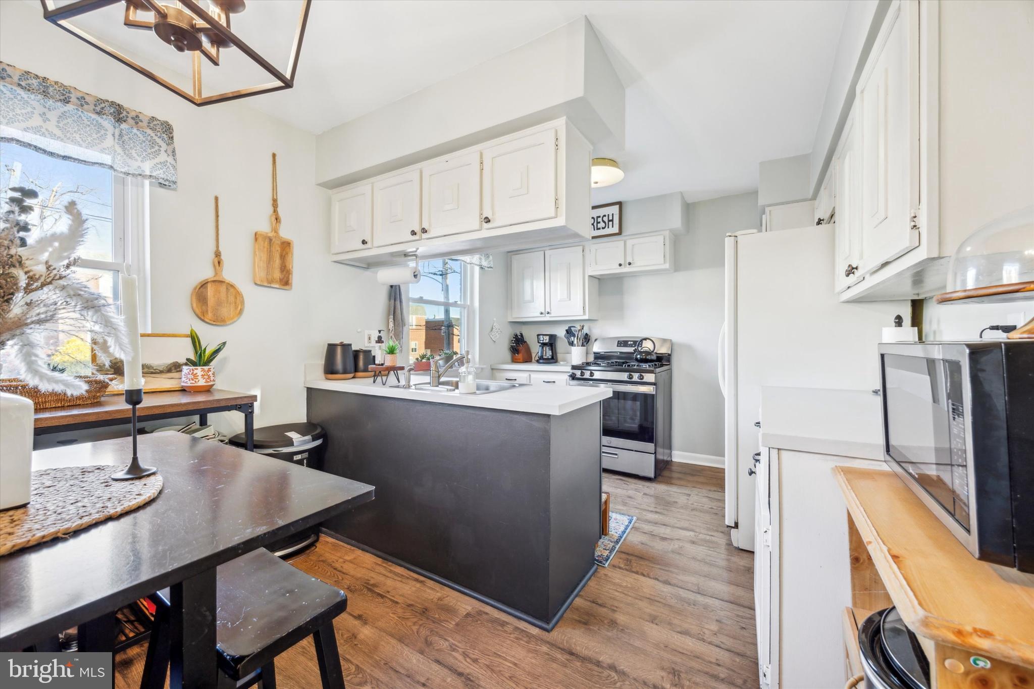 ROXBOROUGH - Residential