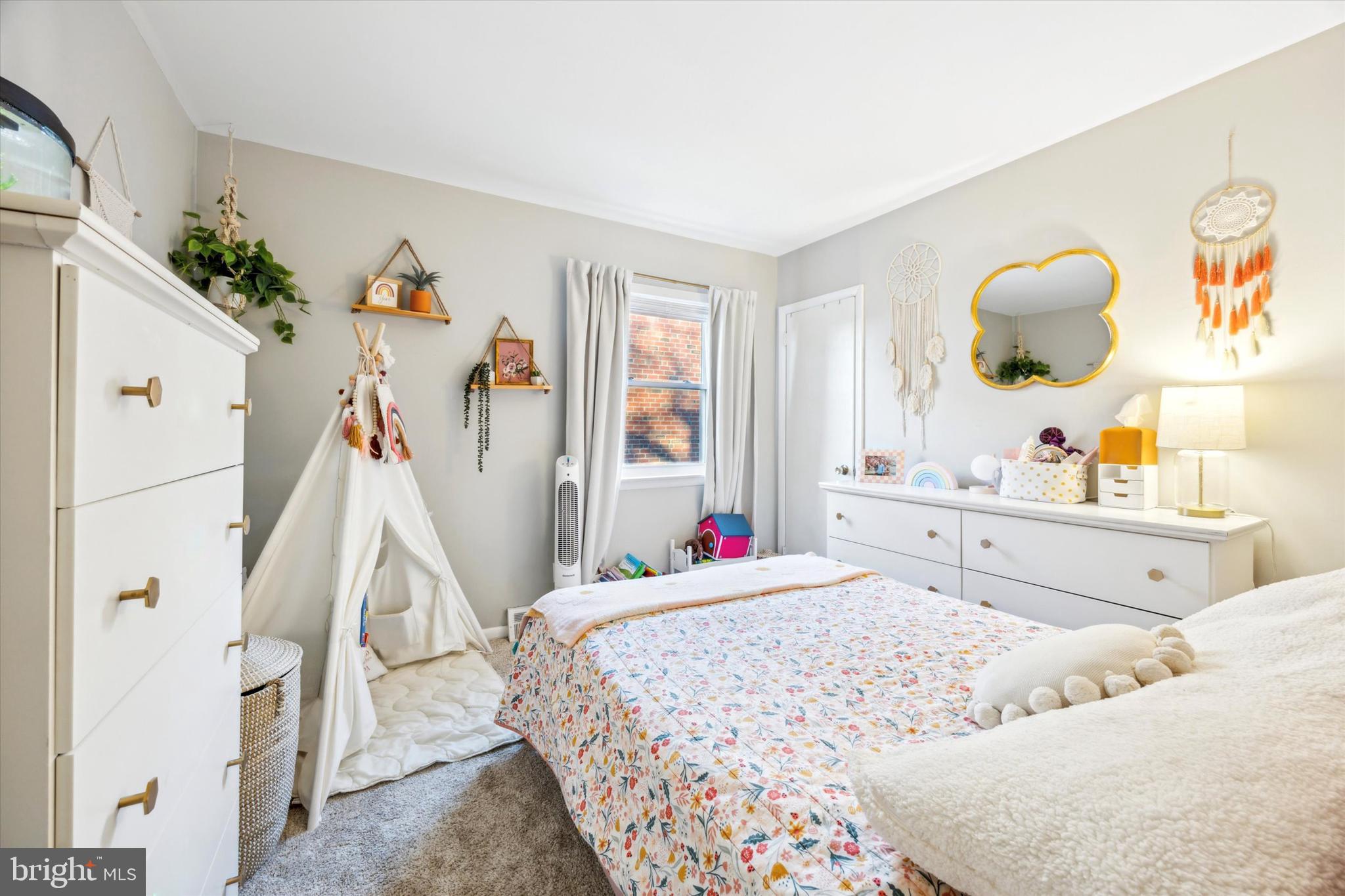 ROXBOROUGH - Residential