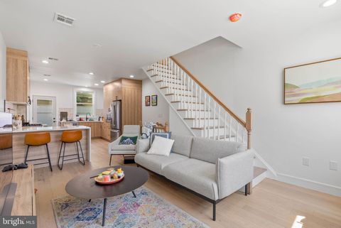Townhouse For Rent - 2117 Clymer Street<br/> PHILADELPHIA, PA 19146
