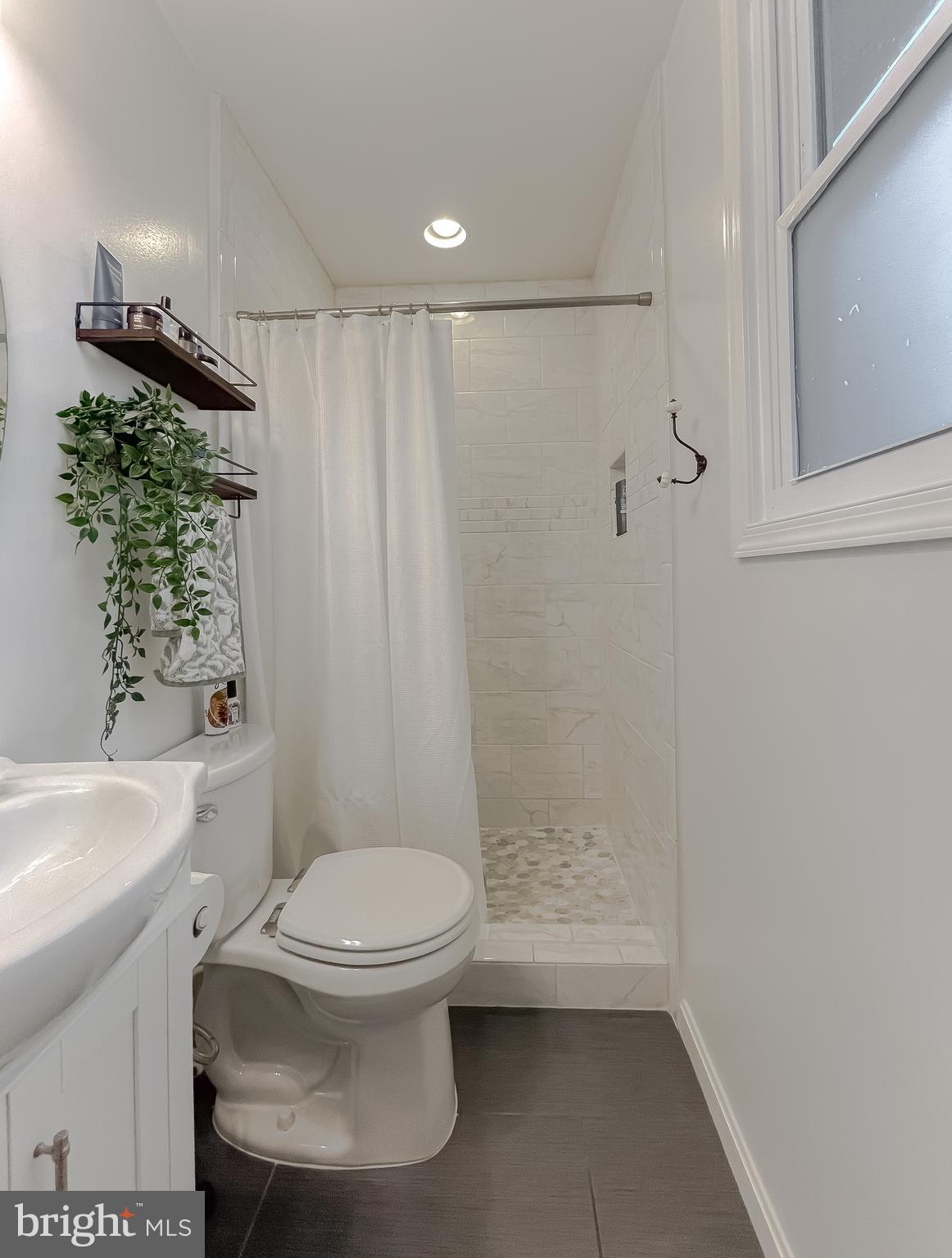 GOLDEN BEACH - Residential