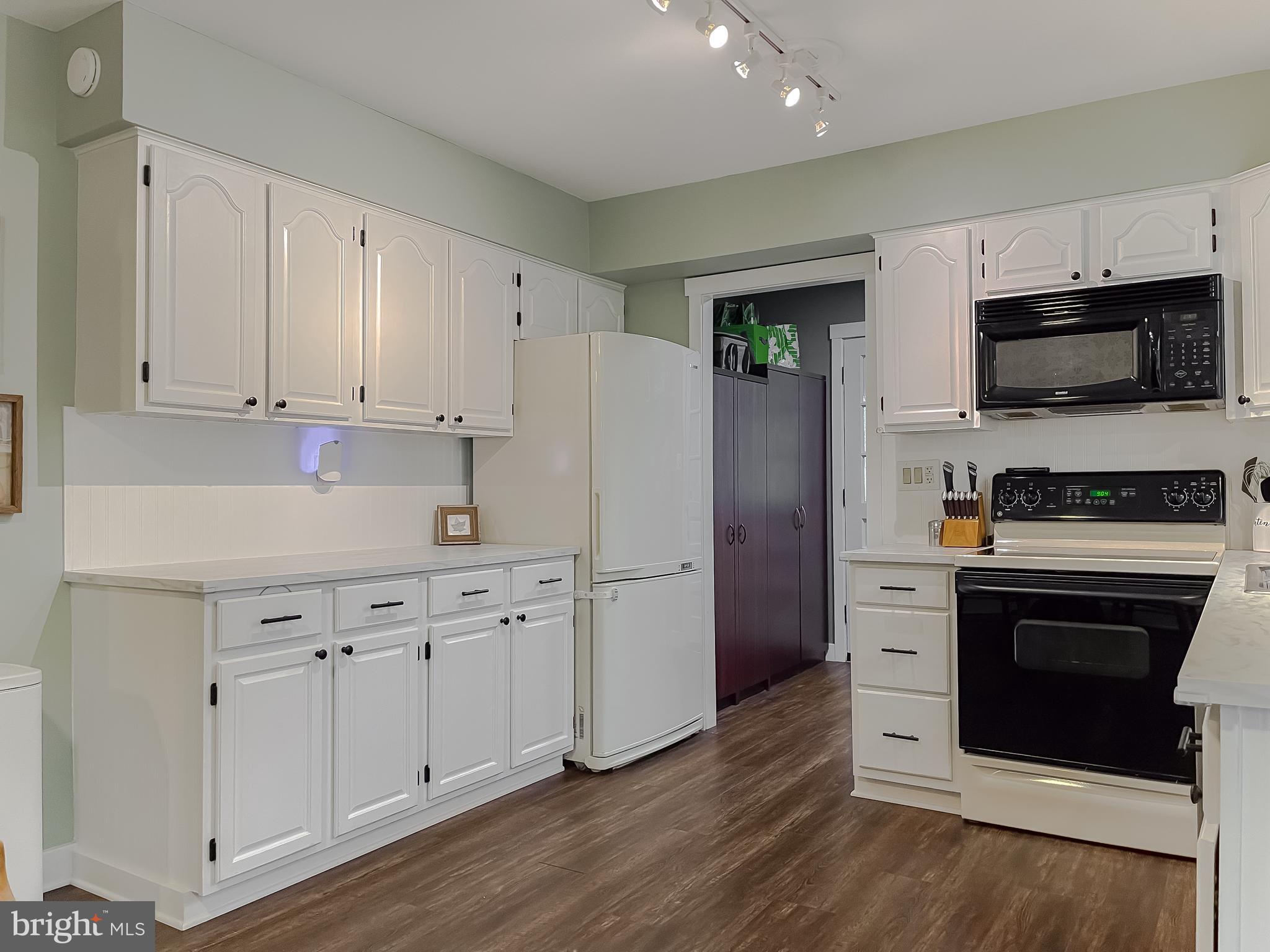 GOLDEN BEACH - Residential