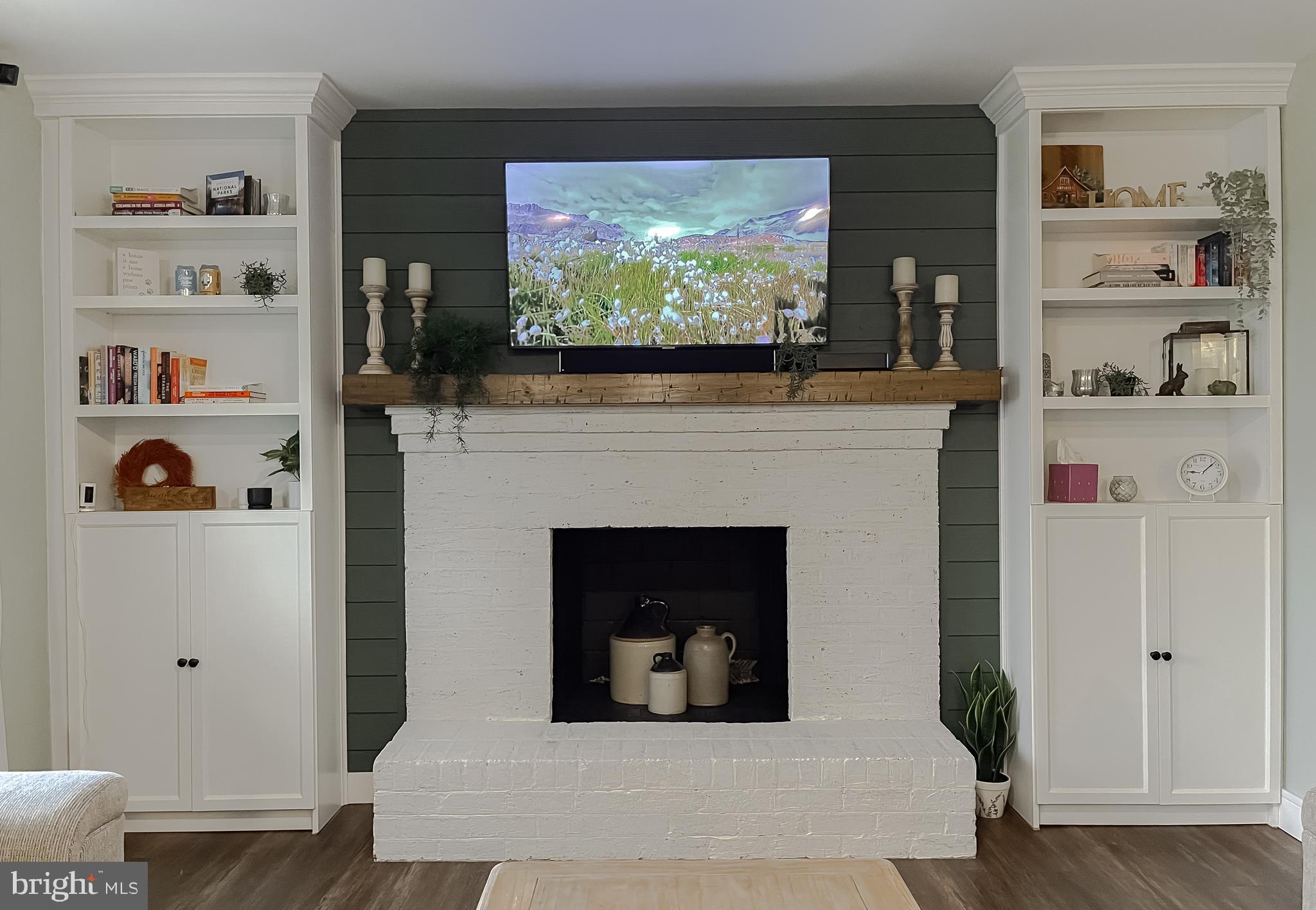 GOLDEN BEACH - Residential