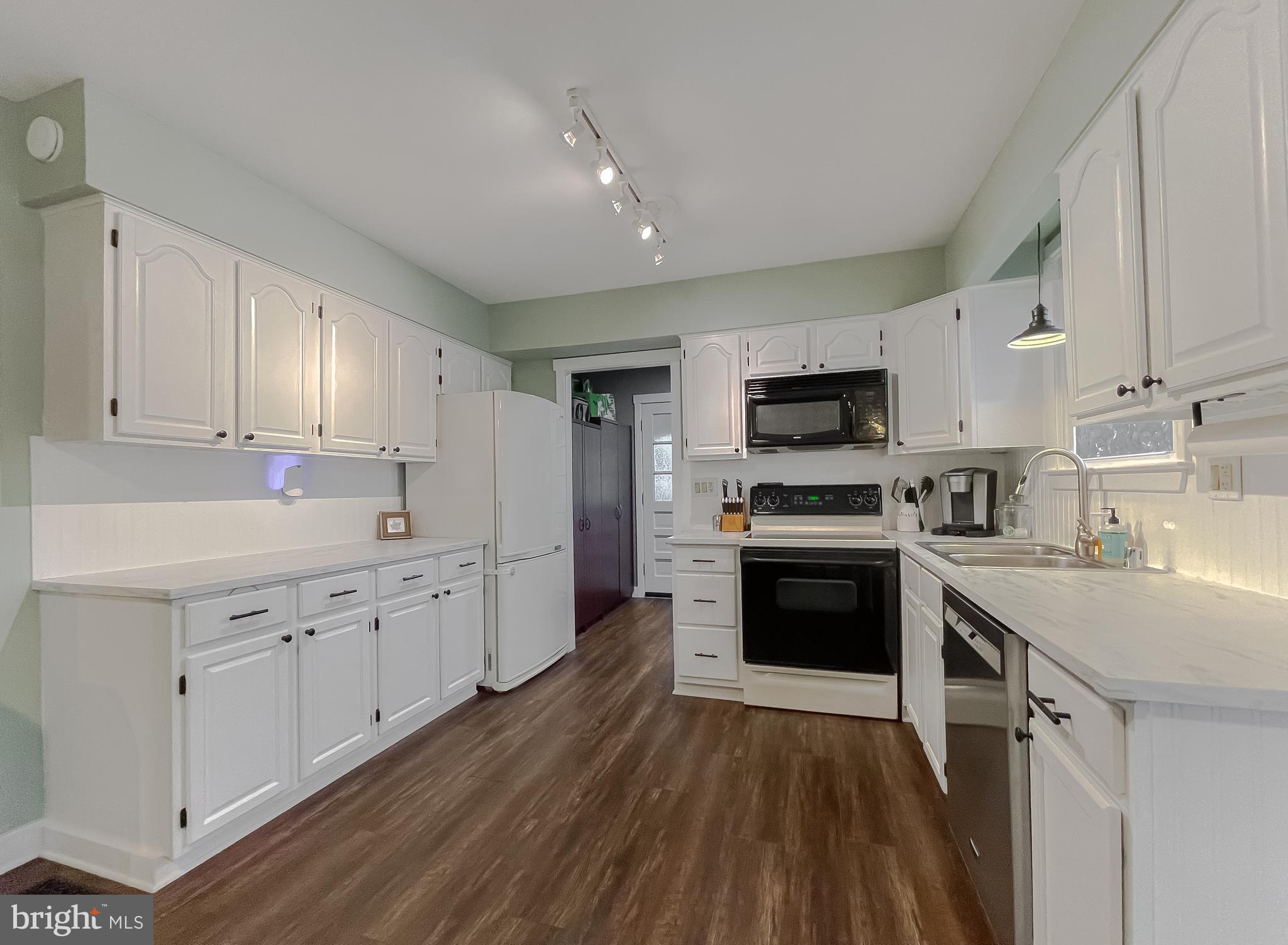 GOLDEN BEACH - Residential