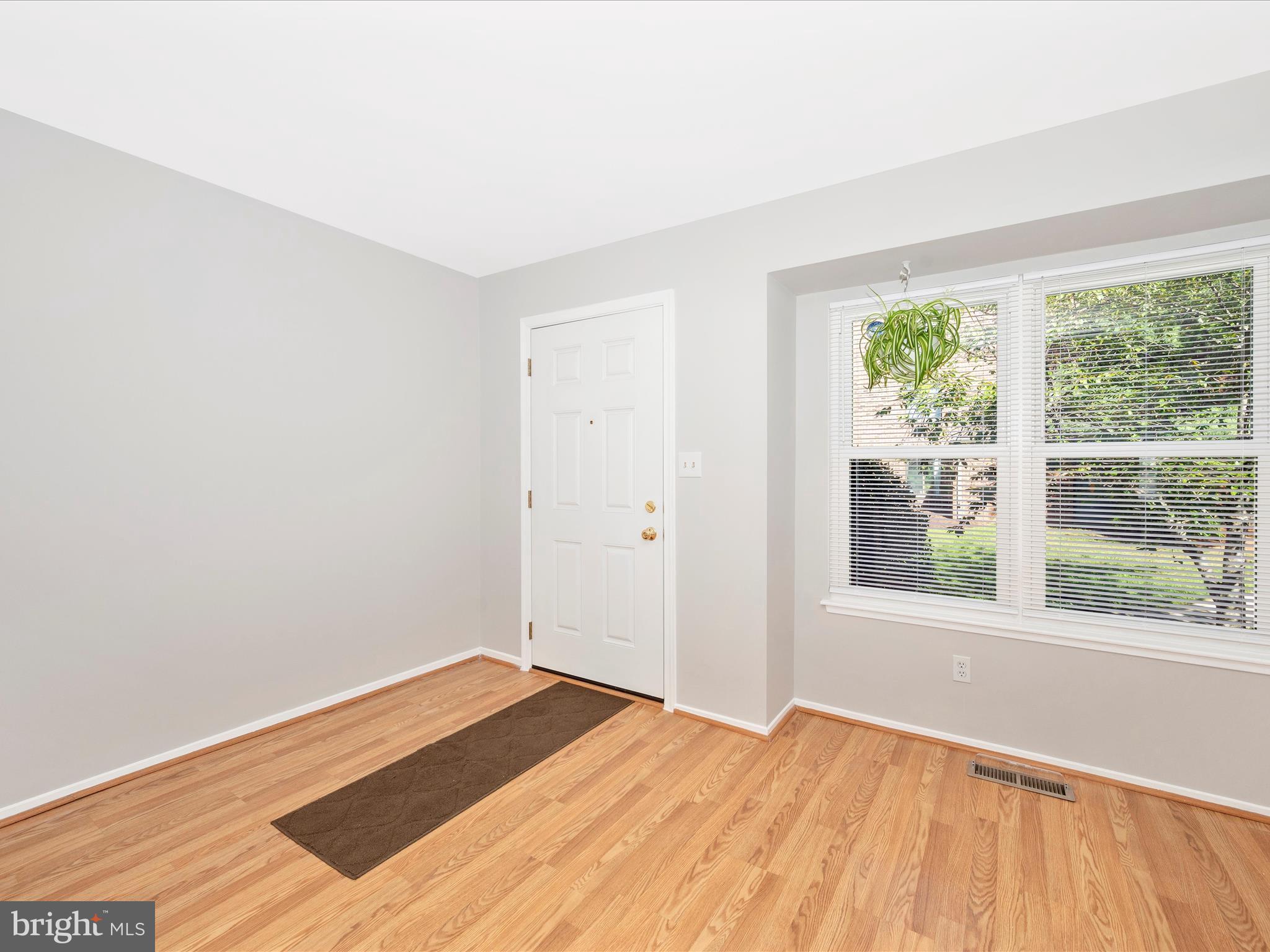 FARMINGDALE - Residential