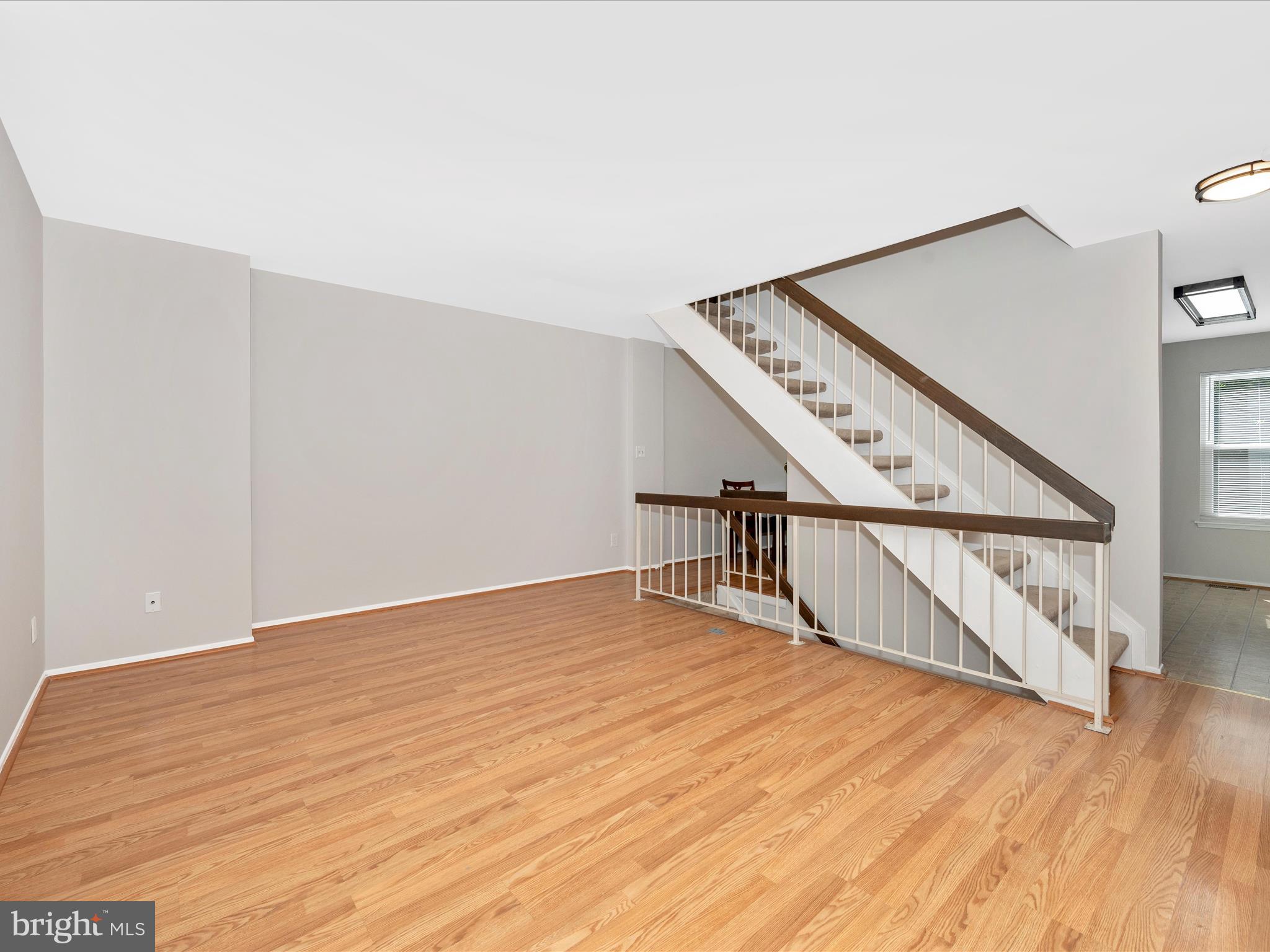 FARMINGDALE - Residential